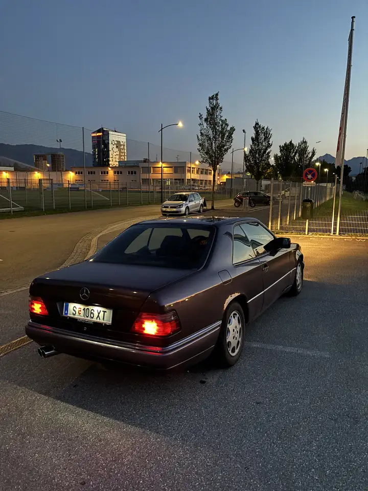 Mercedes-Benz E 220 Coupé, foto 4