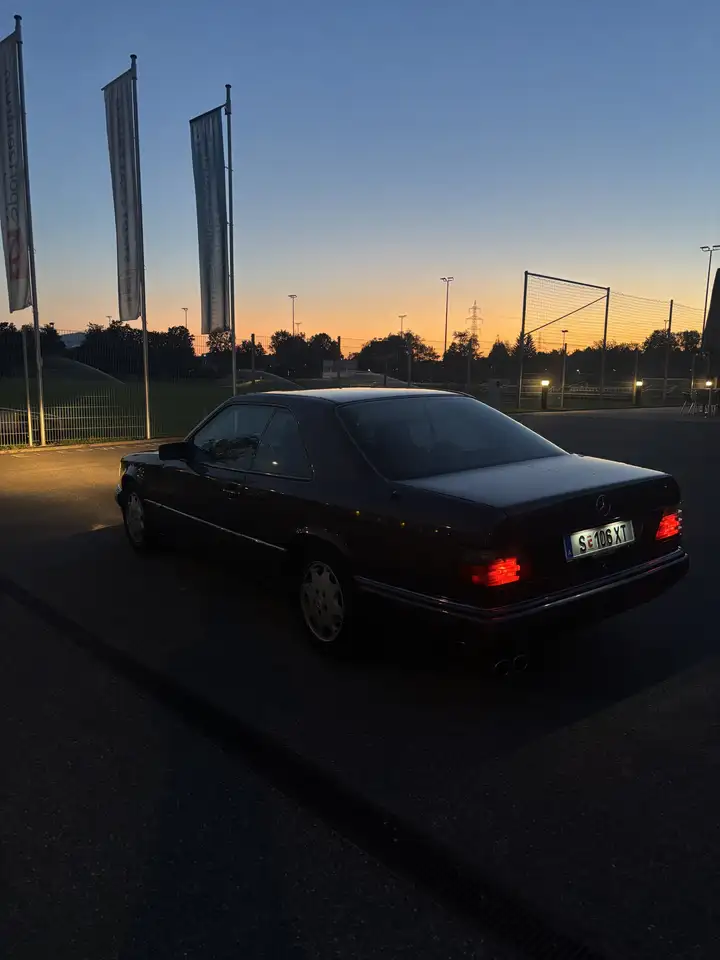 Mercedes-Benz E 220 Coupé, foto 2