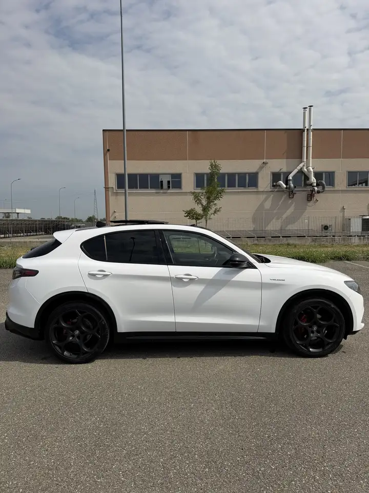 Alfa Romeo Stelvio 2023
