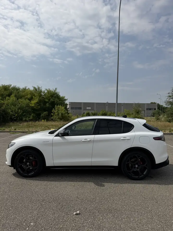 Alfa Romeo Stelvio 2023