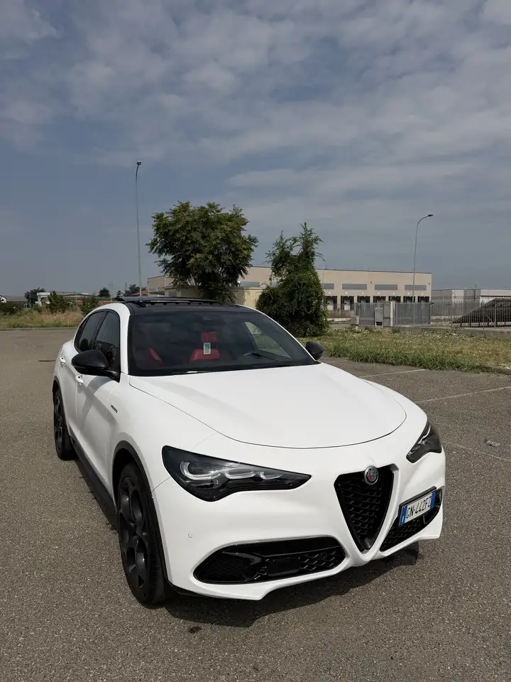 Alfa Romeo Stelvio 2023
