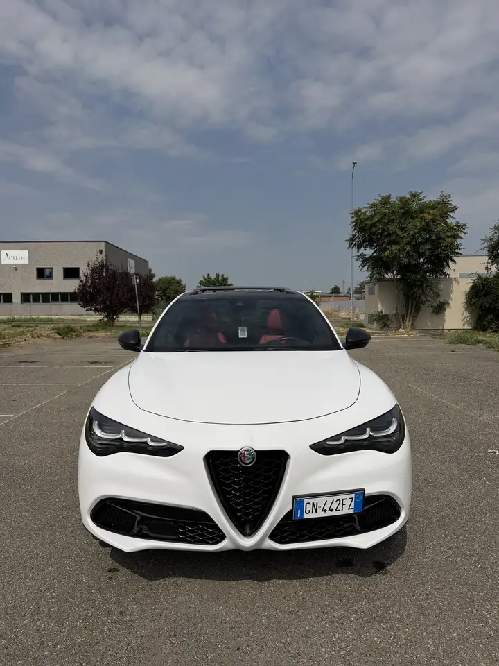 Alfa Romeo Stelvio 2023