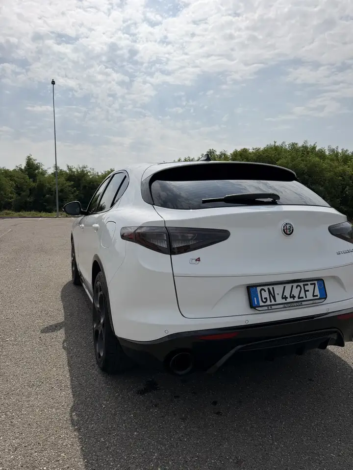 Alfa Romeo Stelvio 2023