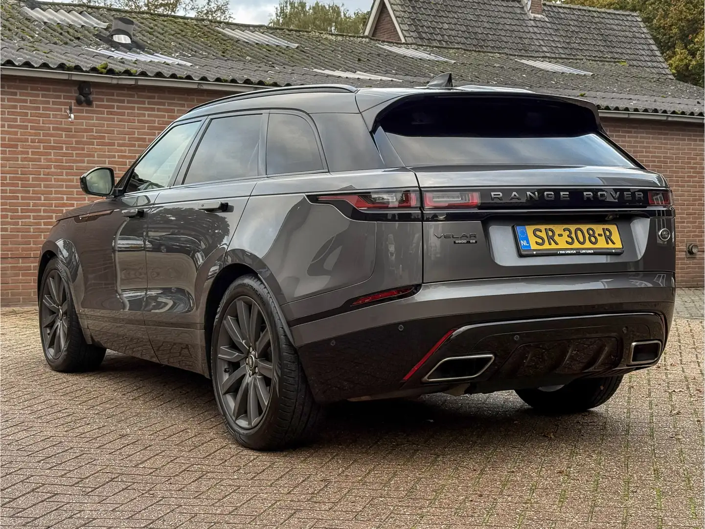 Land Rover Range Rover Velar 3.0 V6 AWD HSE R-dynamic - Airco, Elek. verst. sto Gris - 2