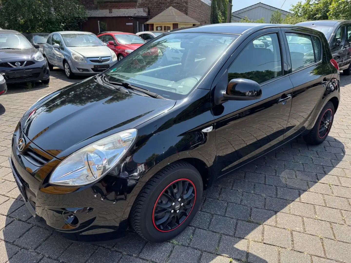 Hyundai i20 1.2 Classic TÜV 02/2025/KLIMA/ALLWETTER/5-Tü Noir - 1