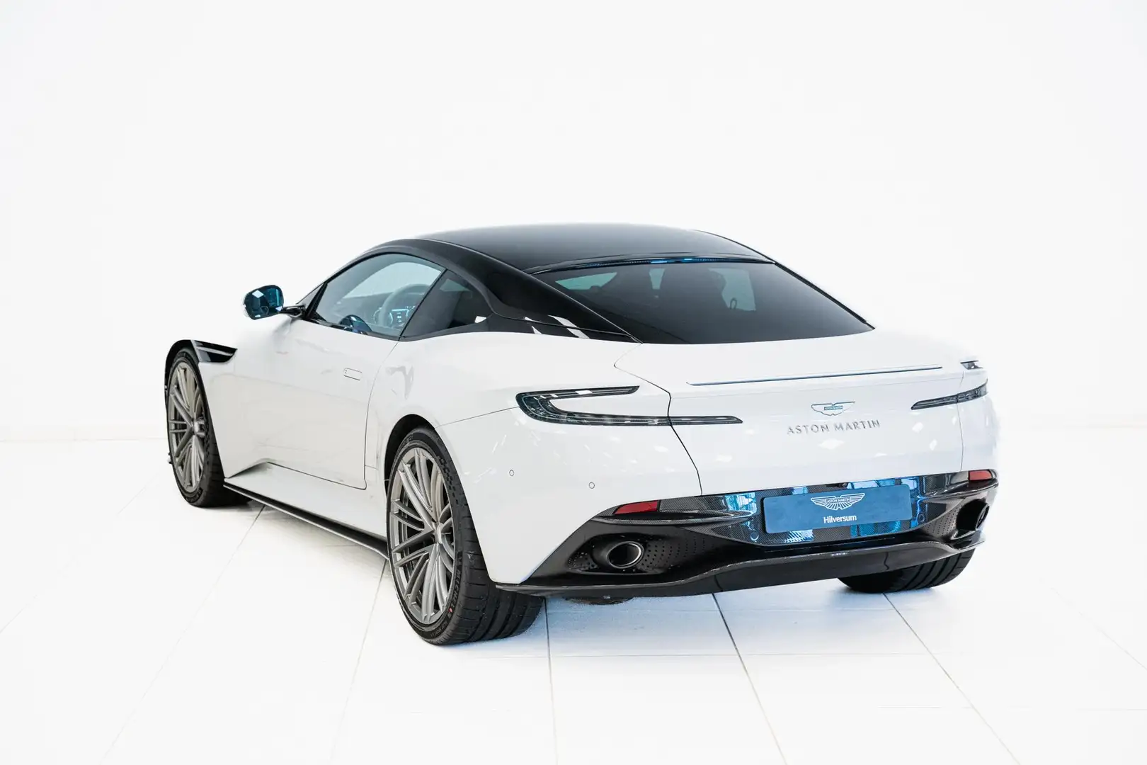 Aston Martin DB12 Coupe 2023 Full Options Weiß - 2