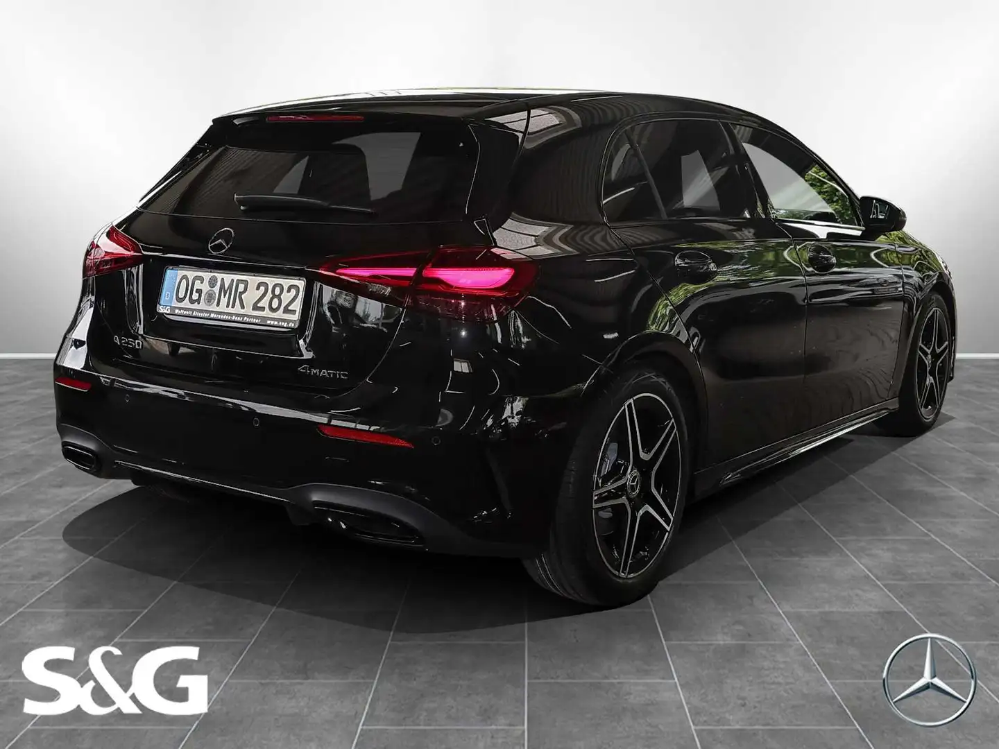Mercedes-Benz A 250 4M AMG MBUX+RüKam+LED+Pano+AHK+Night+Totwi Zwart - 2