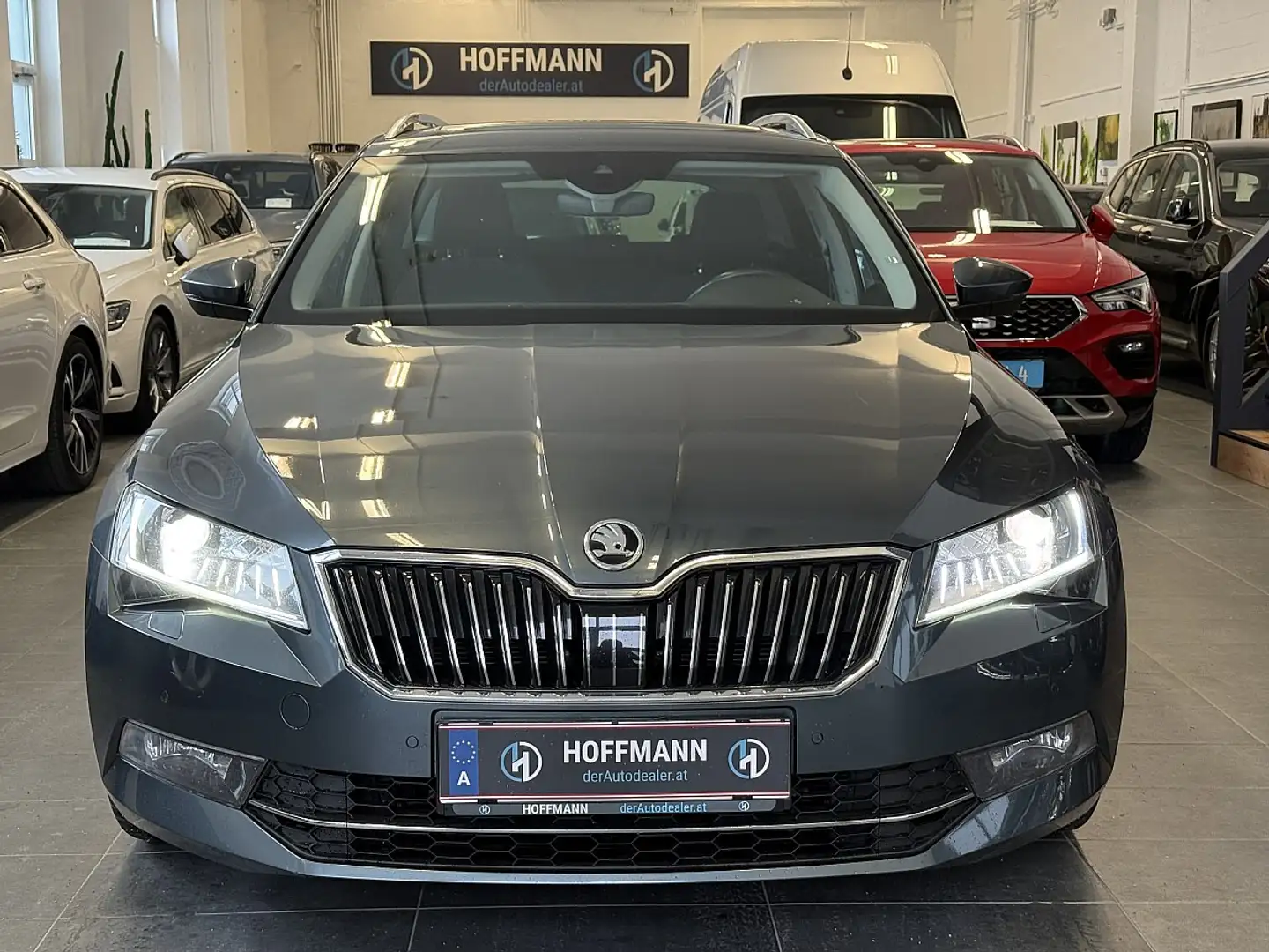 Skoda Superb Kombi 1,6 TDI Style DSG Grau - 2