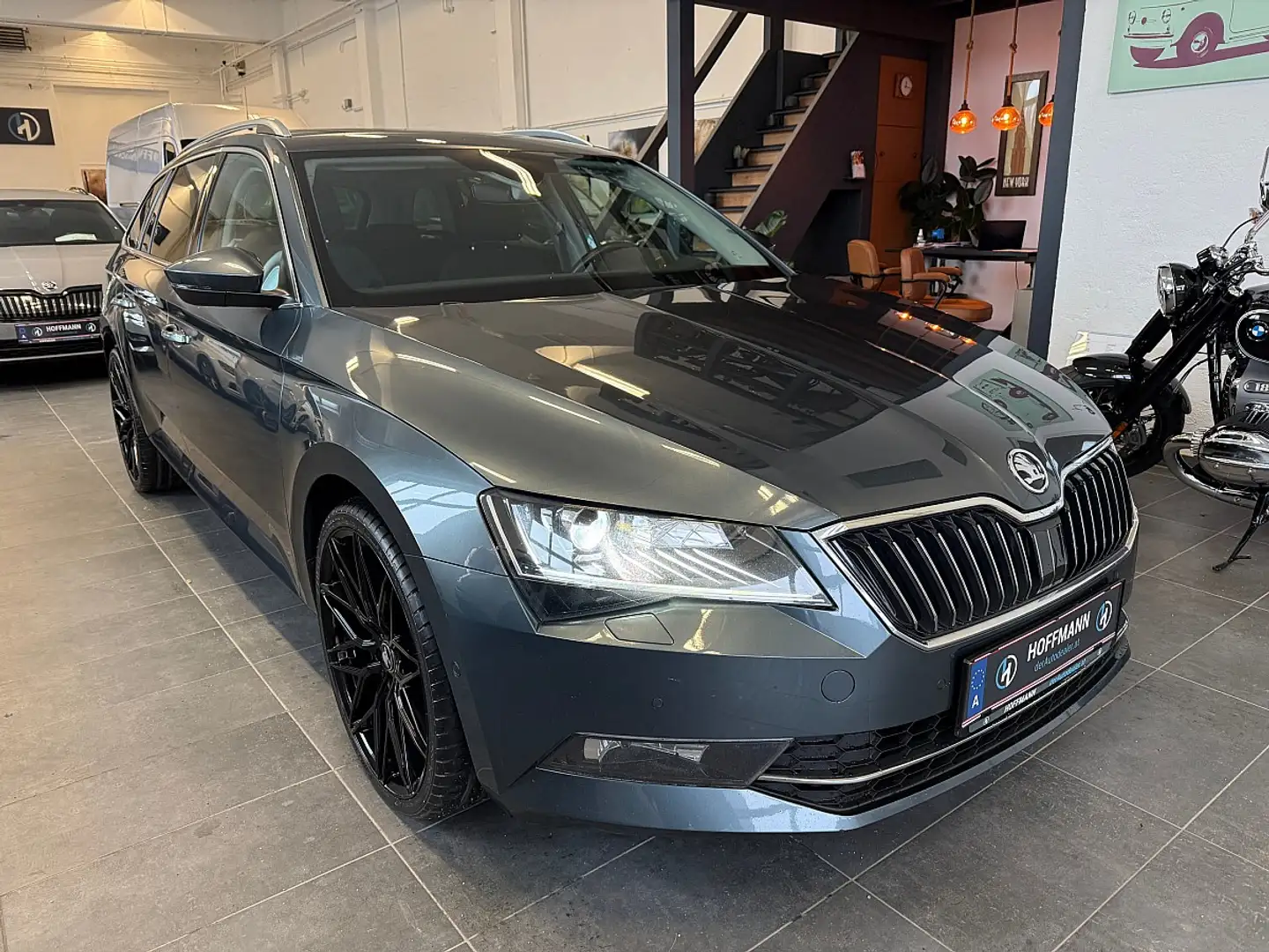 Skoda Superb Kombi 1,6 TDI Style DSG Grau - 1