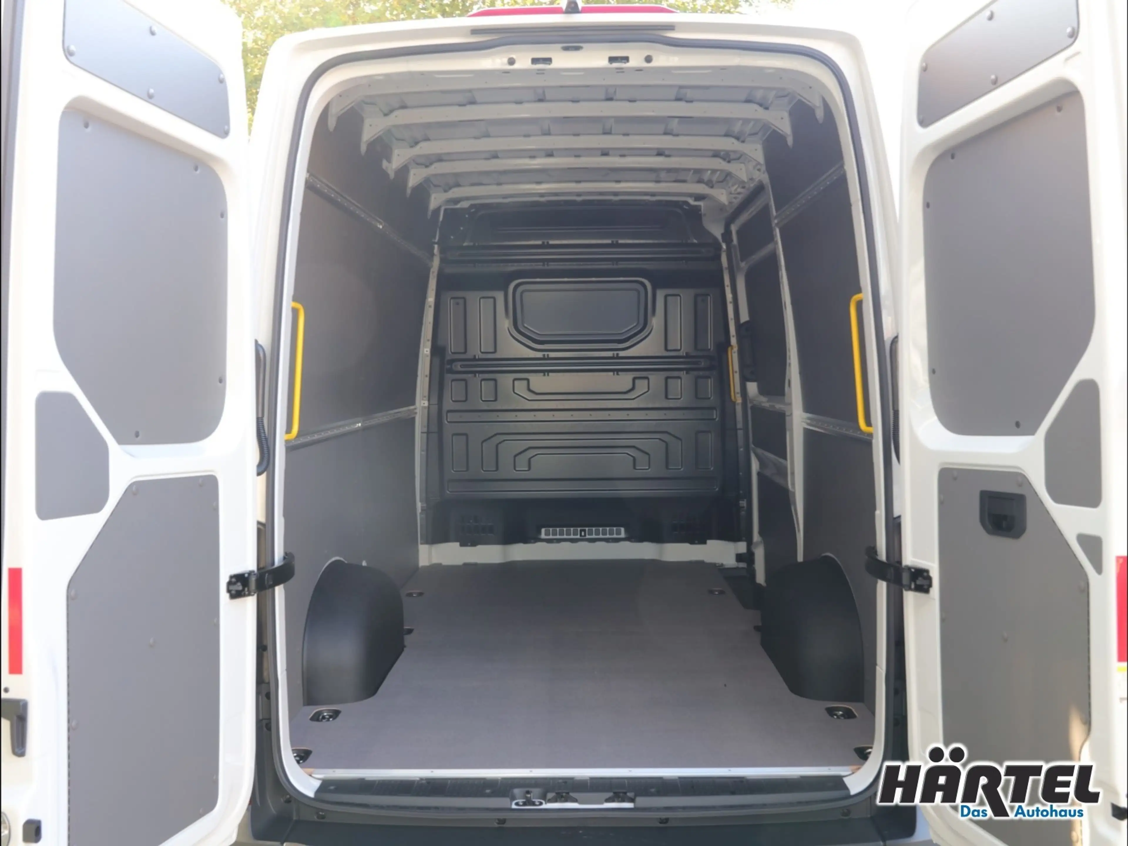 Volkswagen Crafter 35 KASTENWAGEN MR HOCHDACH 2.0 TDI AUTOMA — photo 9
