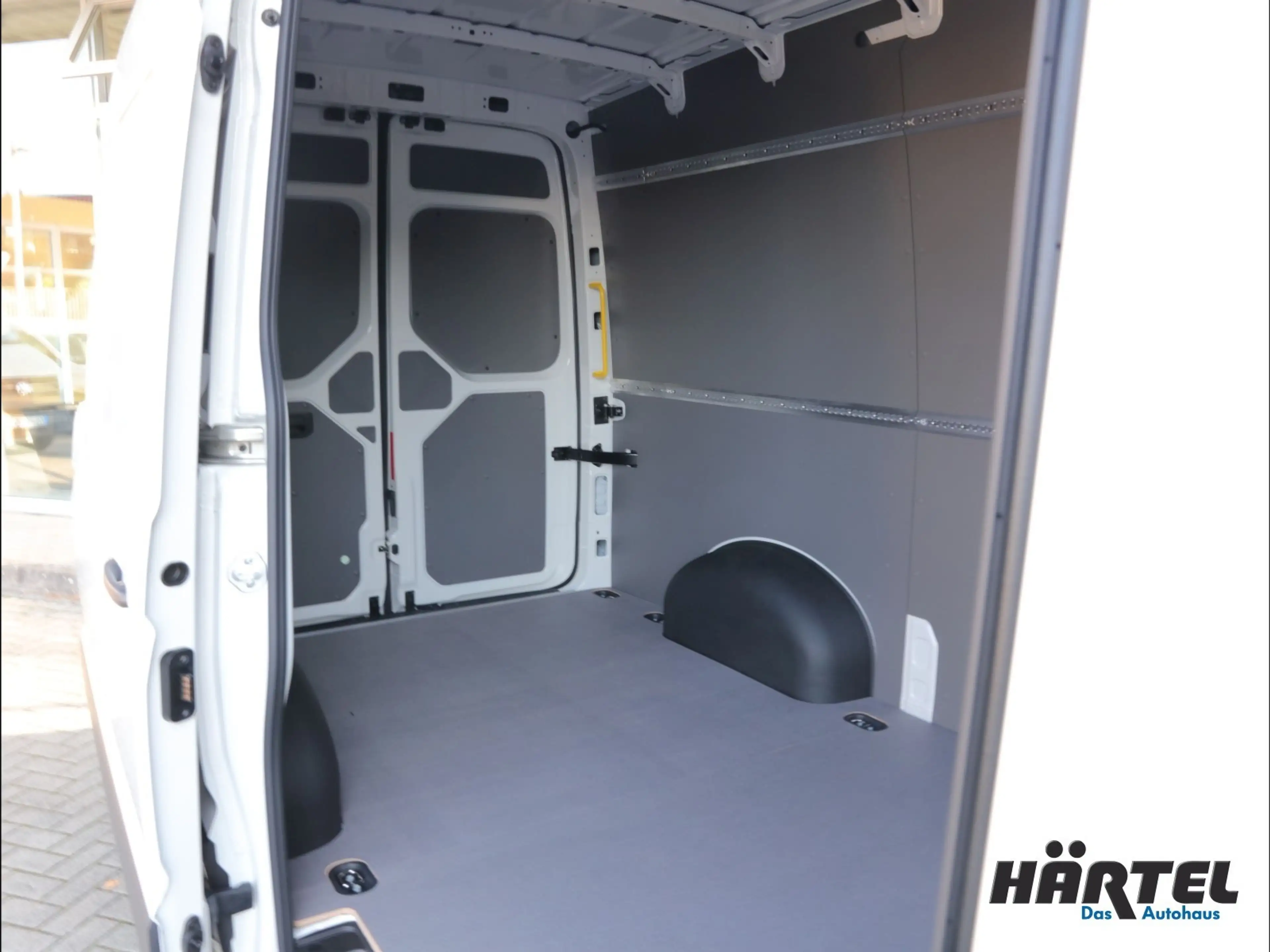 Volkswagen Crafter 35 KASTENWAGEN MR HOCHDACH 2.0 TDI AUTOMA — photo 8