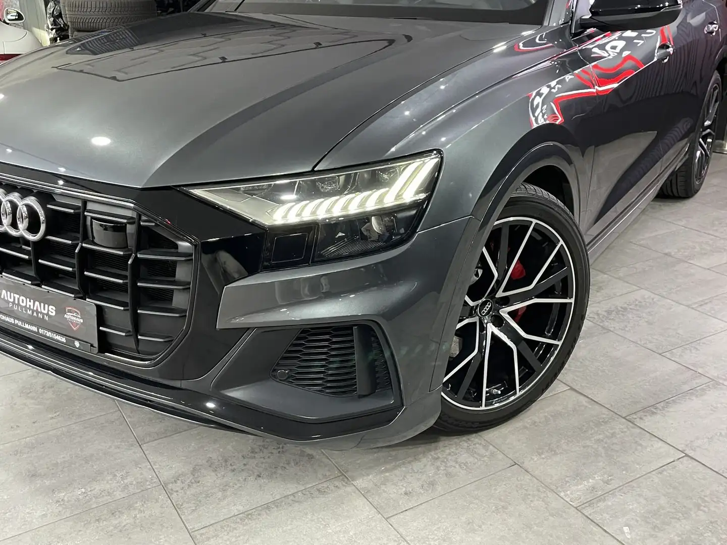 Audi Q8 50 TDI quattro +S Line +PANO+AHK+HEADUP+UVM. Grau - 2