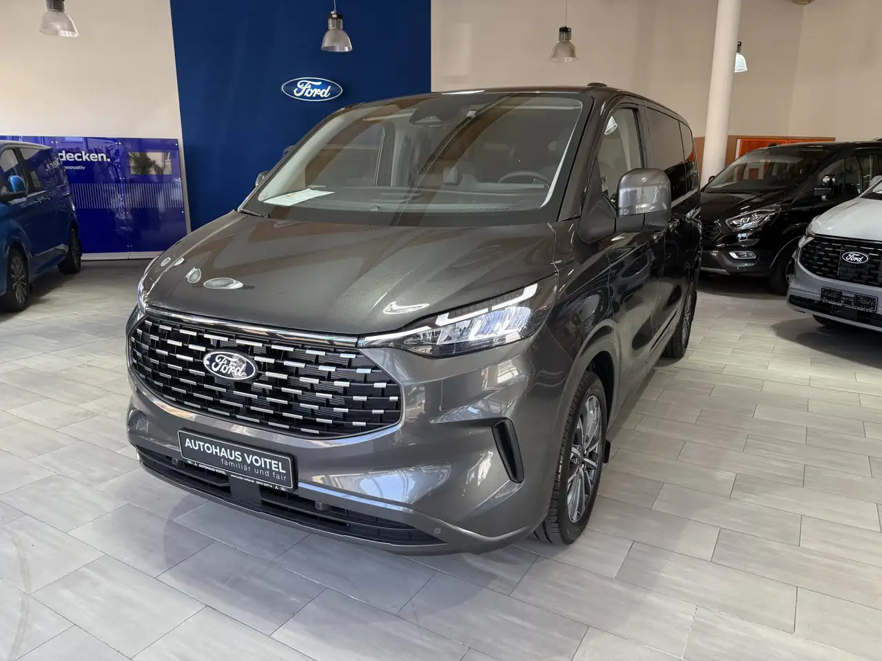 Ford Tourneo Custom Titanium X L1 elektr. AHK / B&O / 70L Tank — photo 1 of 36