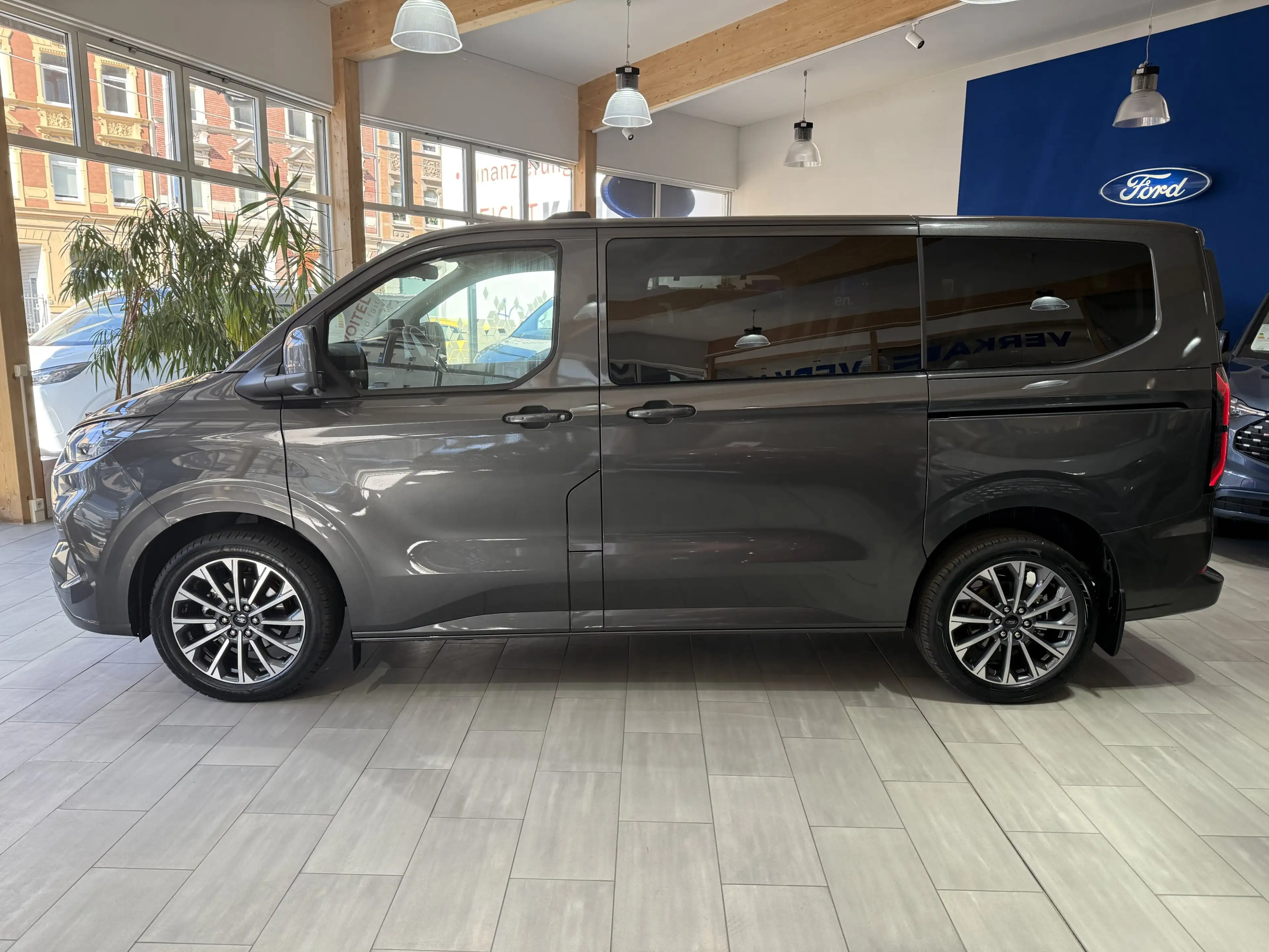 Ford Tourneo Custom Titanium X L1 elektr. AHK / B&O / 70L Tank — photo 8