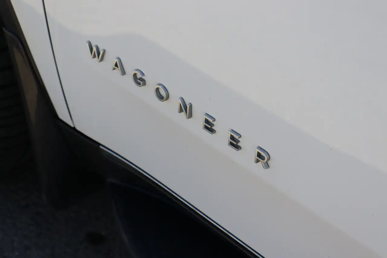 Jeep Wagoneer снимка Jeep Wagoneer