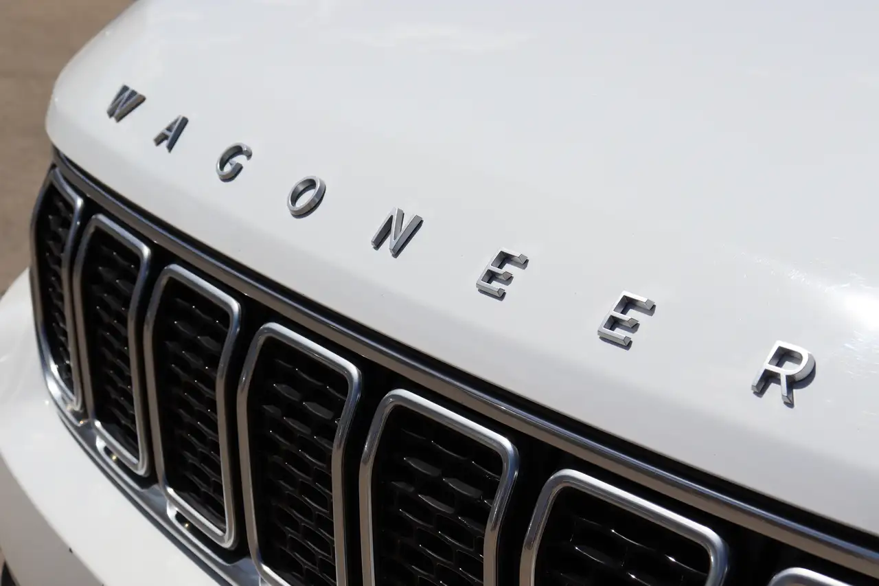Jeep Wagoneer снимка Jeep Wagoneer
