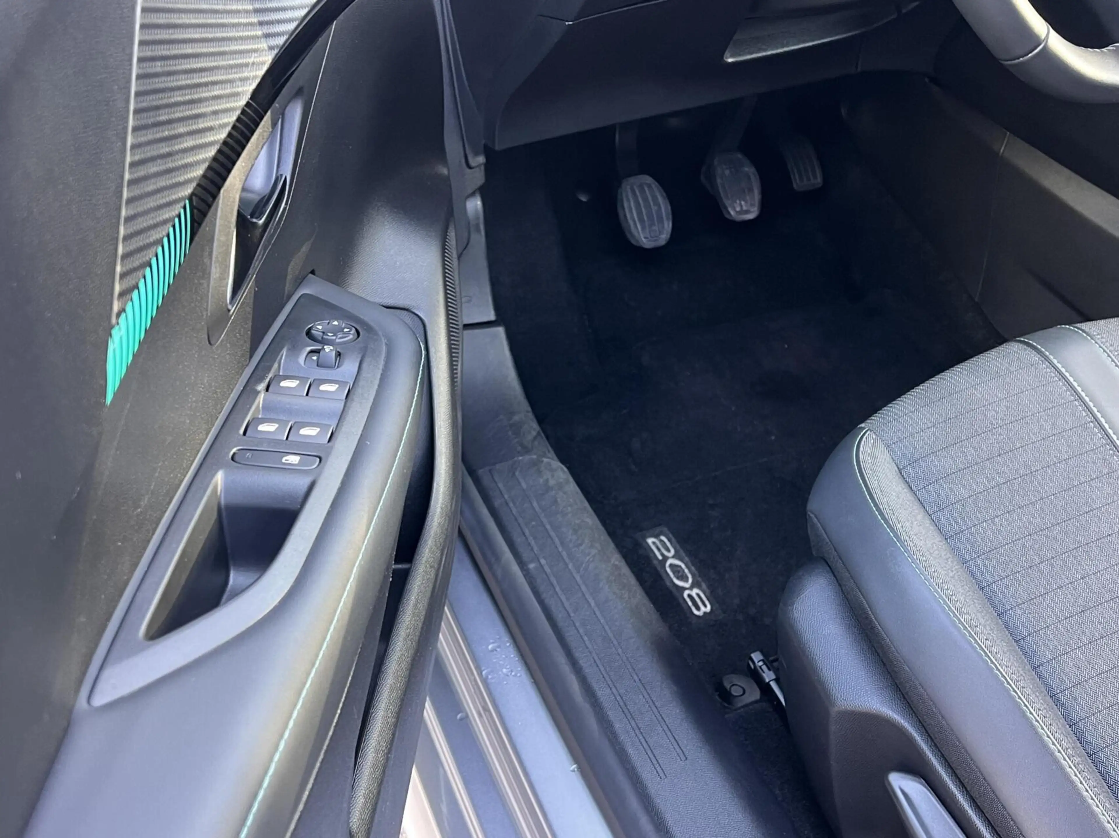 Peugeot 208 1.2 PureTech Allure Pack Full Options Dealer NAP — photo 48