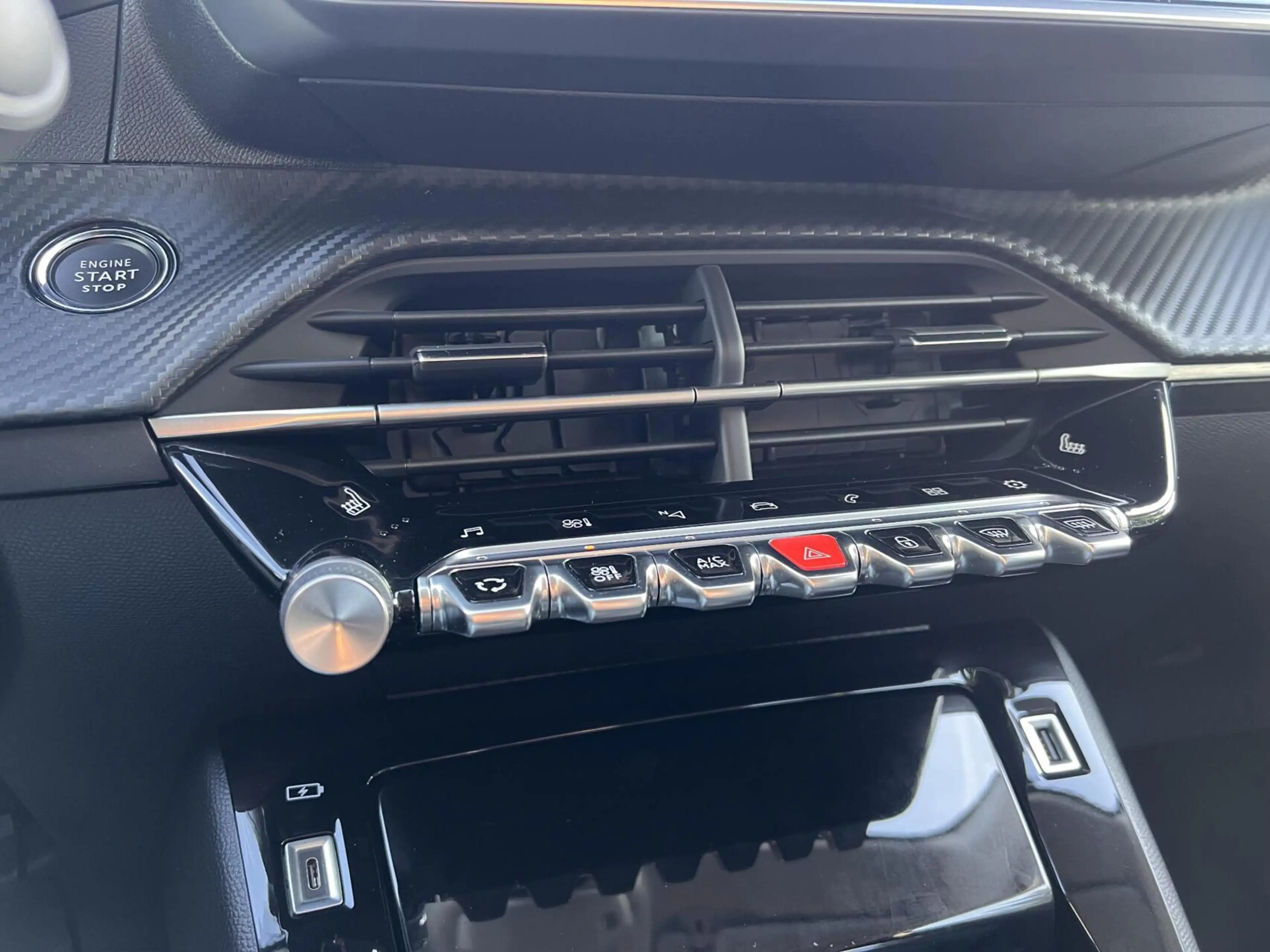 Peugeot 208 1.2 PureTech Allure Pack Full Options Dealer NAP — photo 34