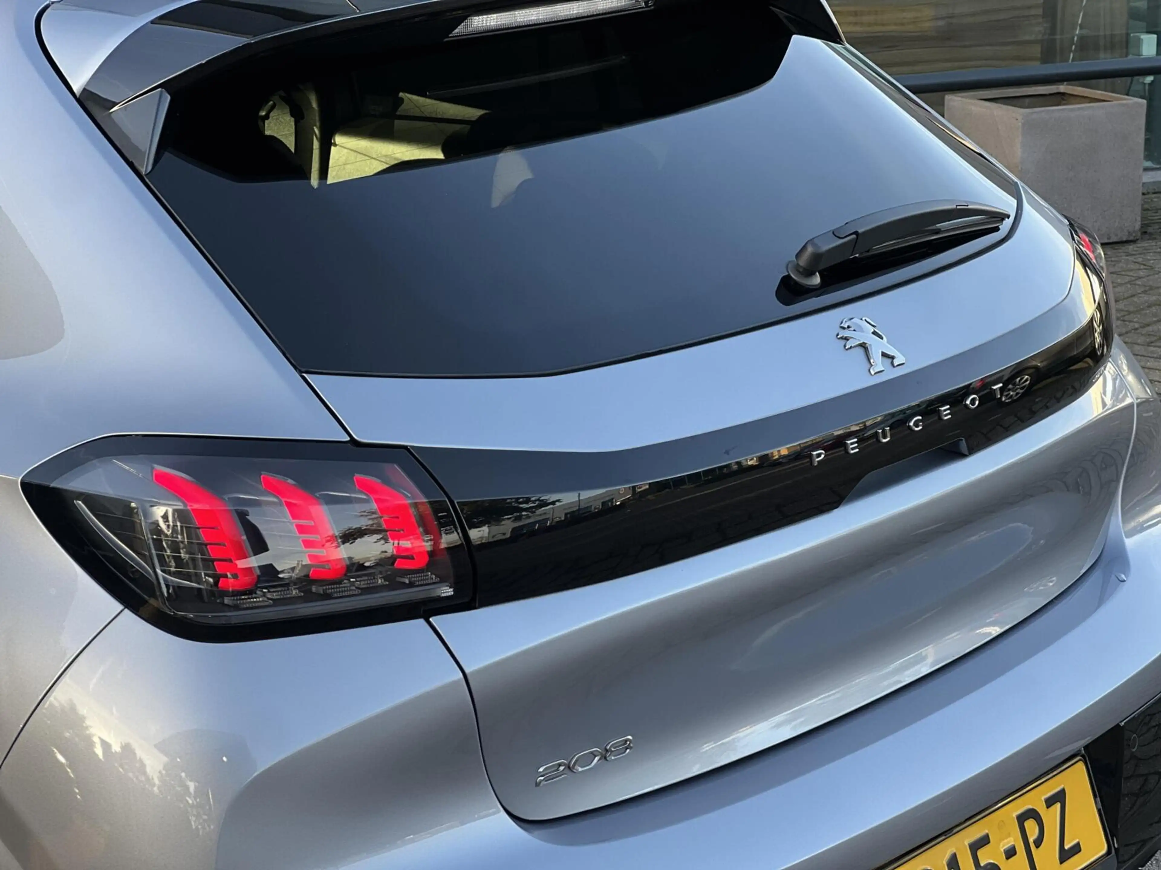 Peugeot 208 1.2 PureTech Allure Pack Full Options Dealer NAP — photo 14