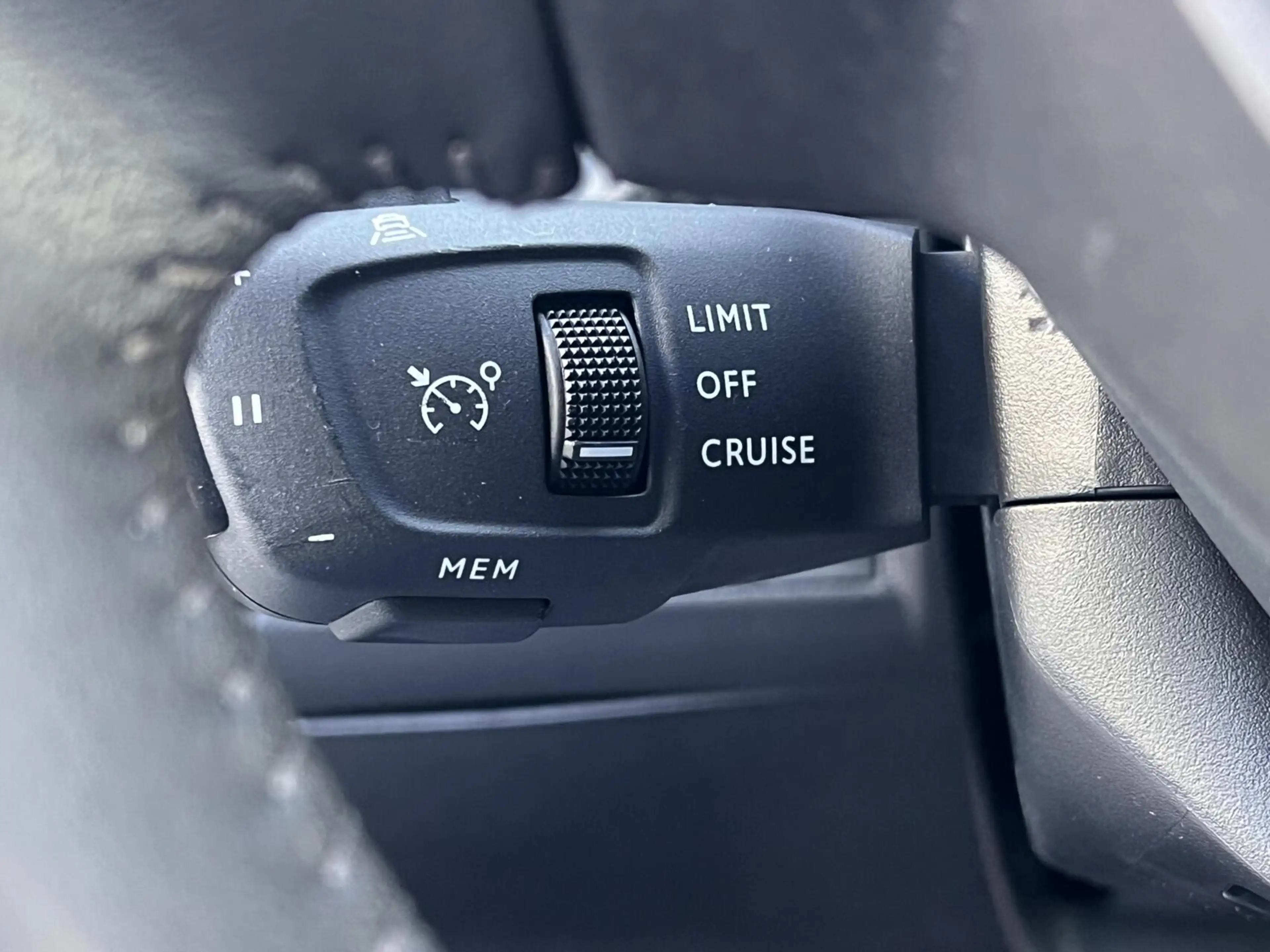 Peugeot 208 1.2 PureTech Allure Pack Full Options Dealer NAP — photo 47