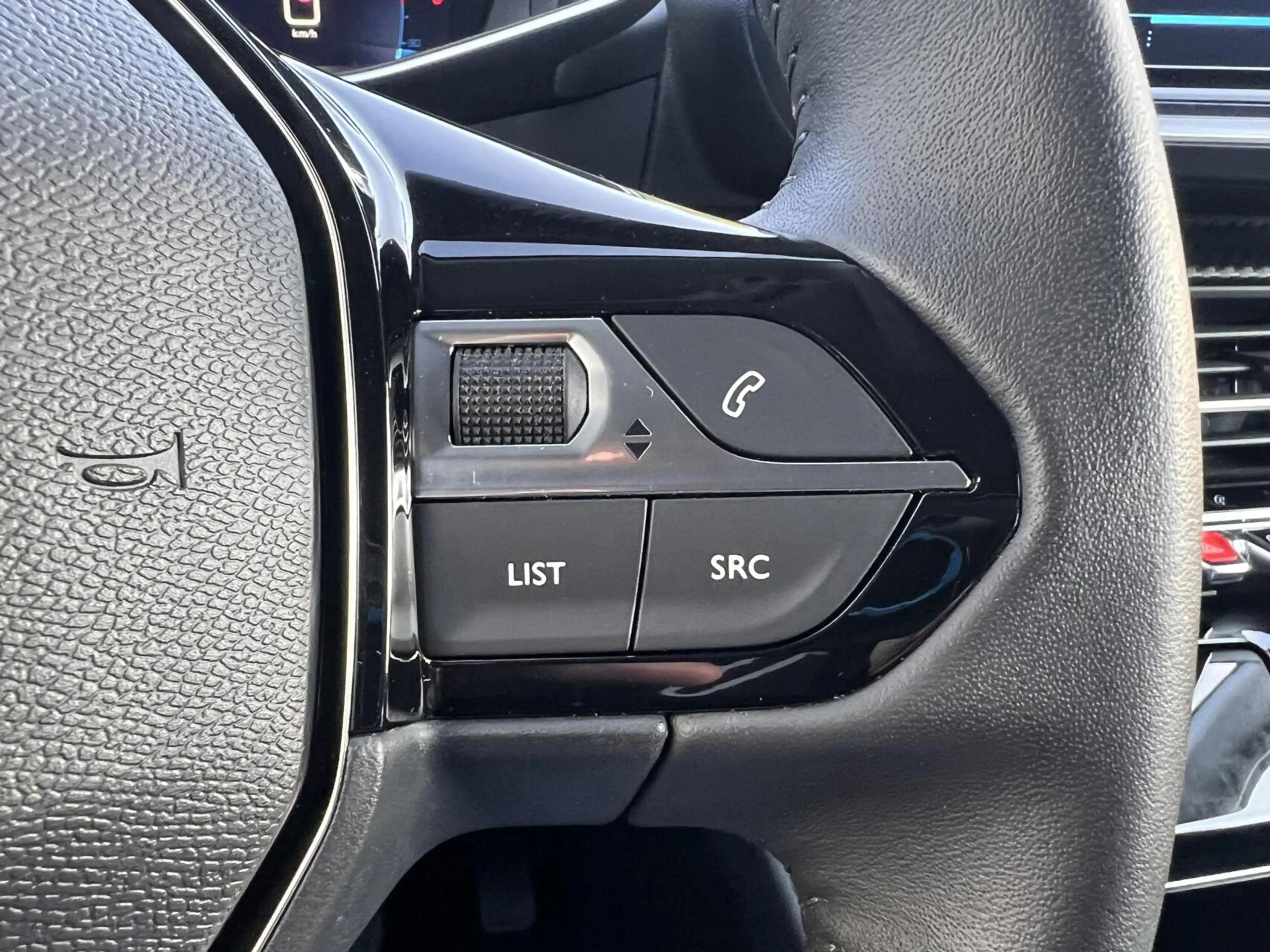 Peugeot 208 1.2 PureTech Allure Pack Full Options Dealer NAP — photo 44