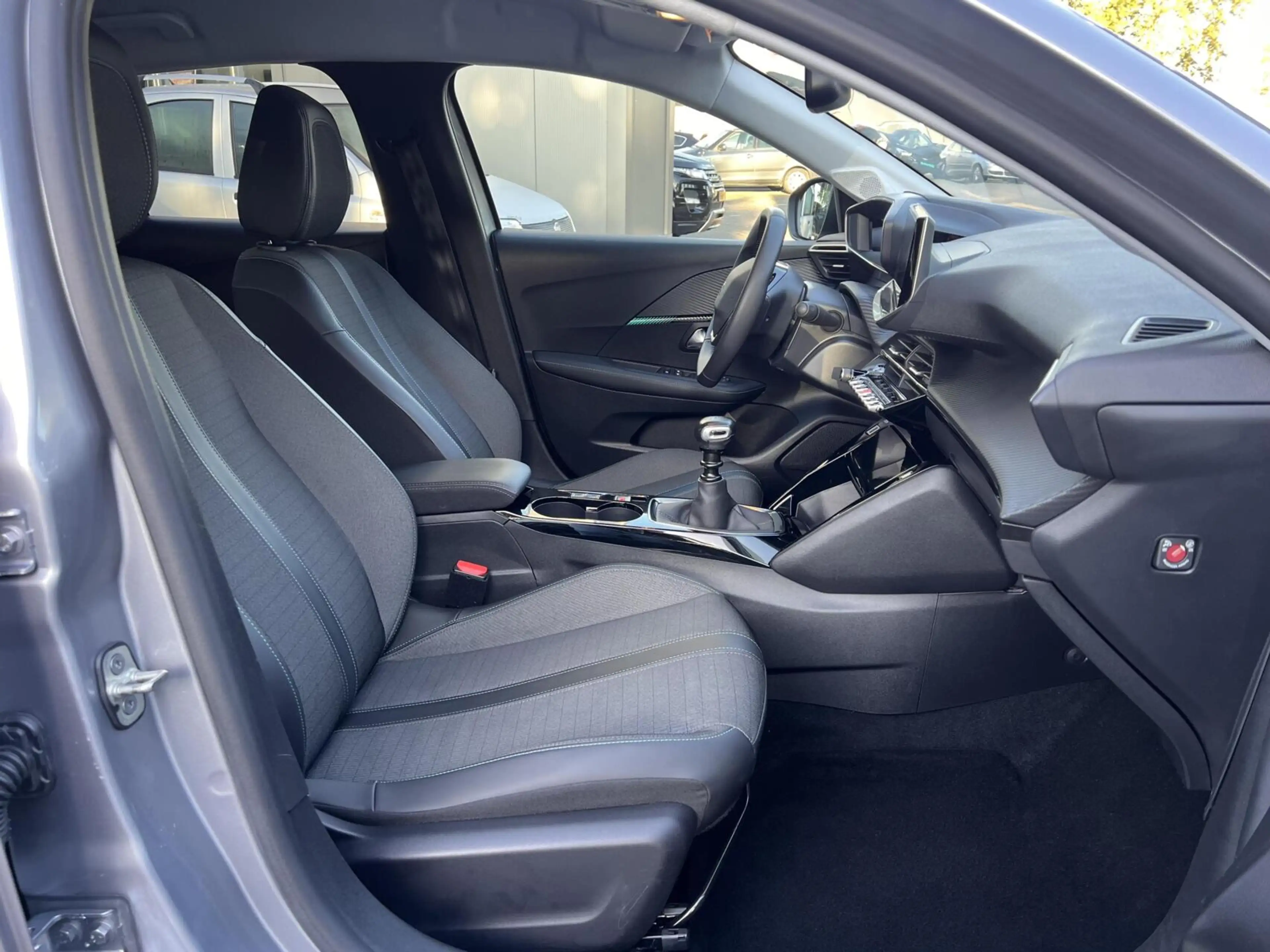 Peugeot 208 1.2 PureTech Allure Pack Full Options Dealer NAP — photo 22
