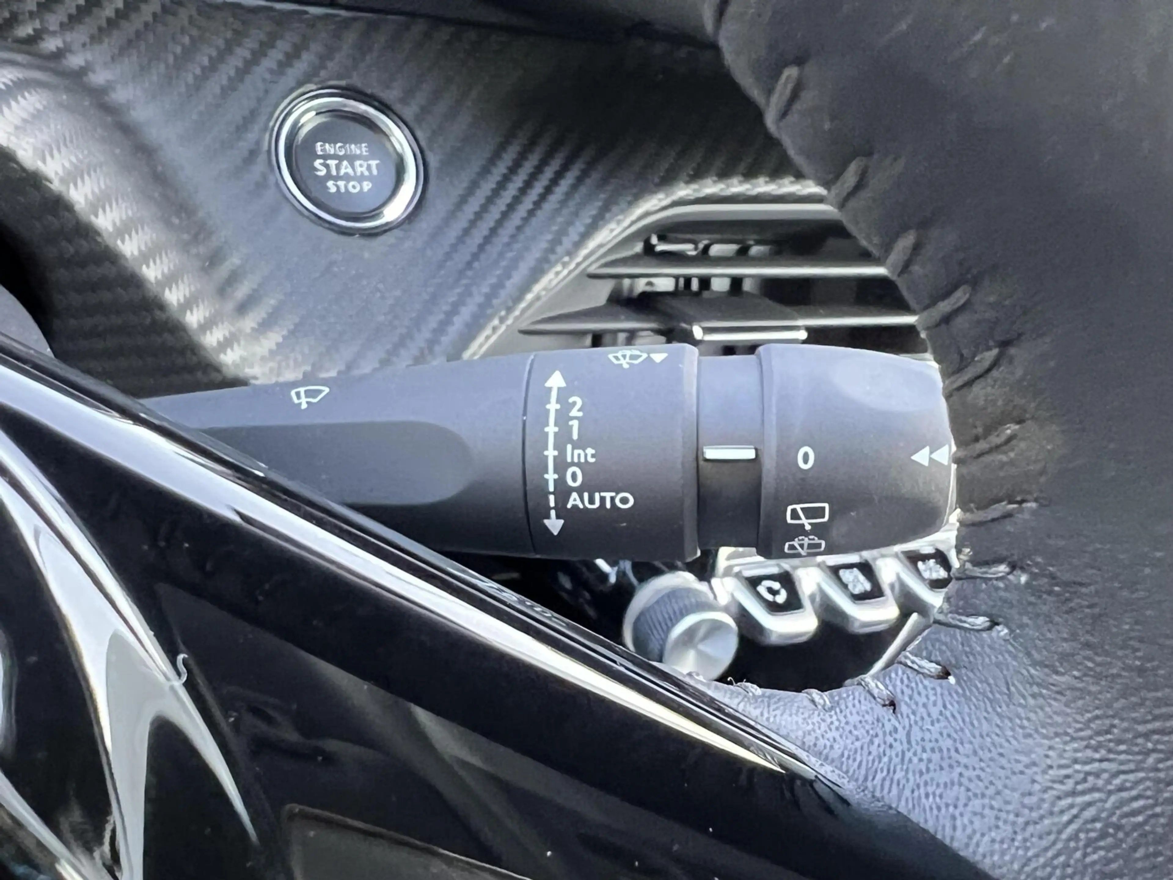 Peugeot 208 1.2 PureTech Allure Pack Full Options Dealer NAP — photo 46