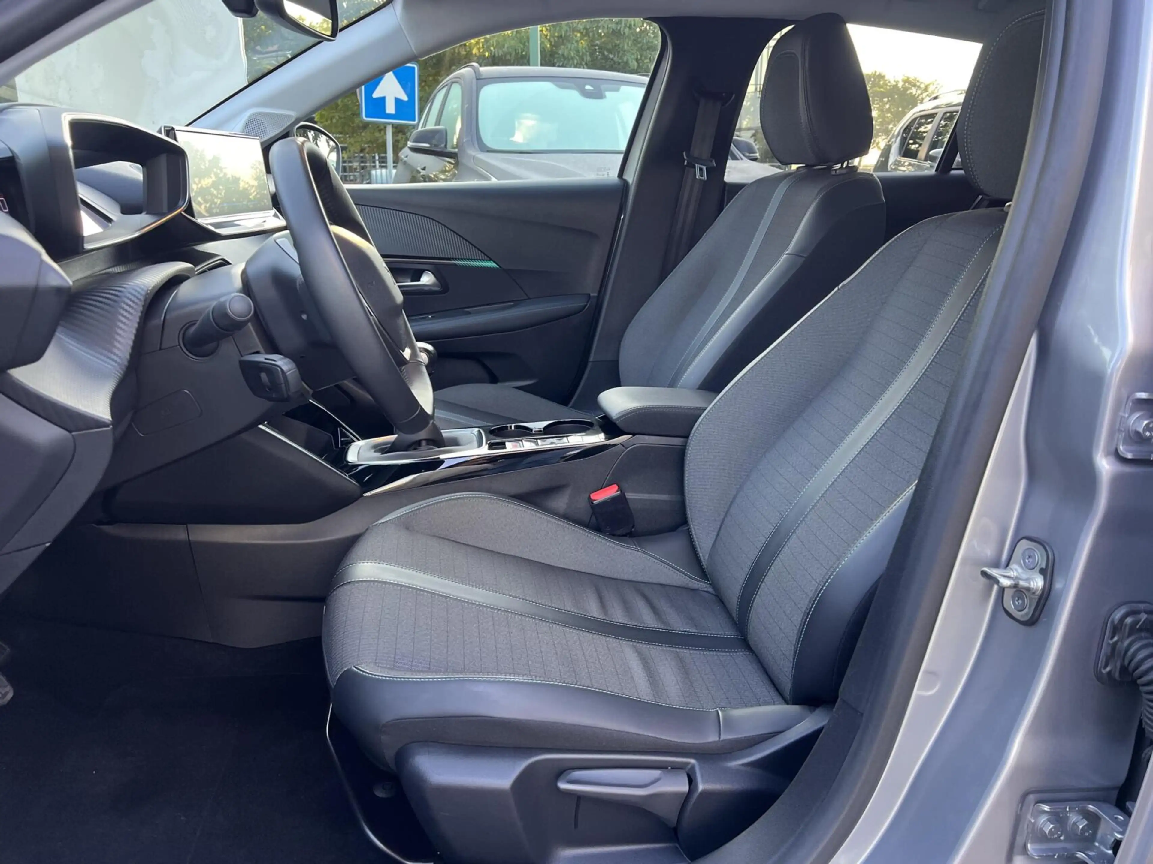Peugeot 208 1.2 PureTech Allure Pack Full Options Dealer NAP — photo 20
