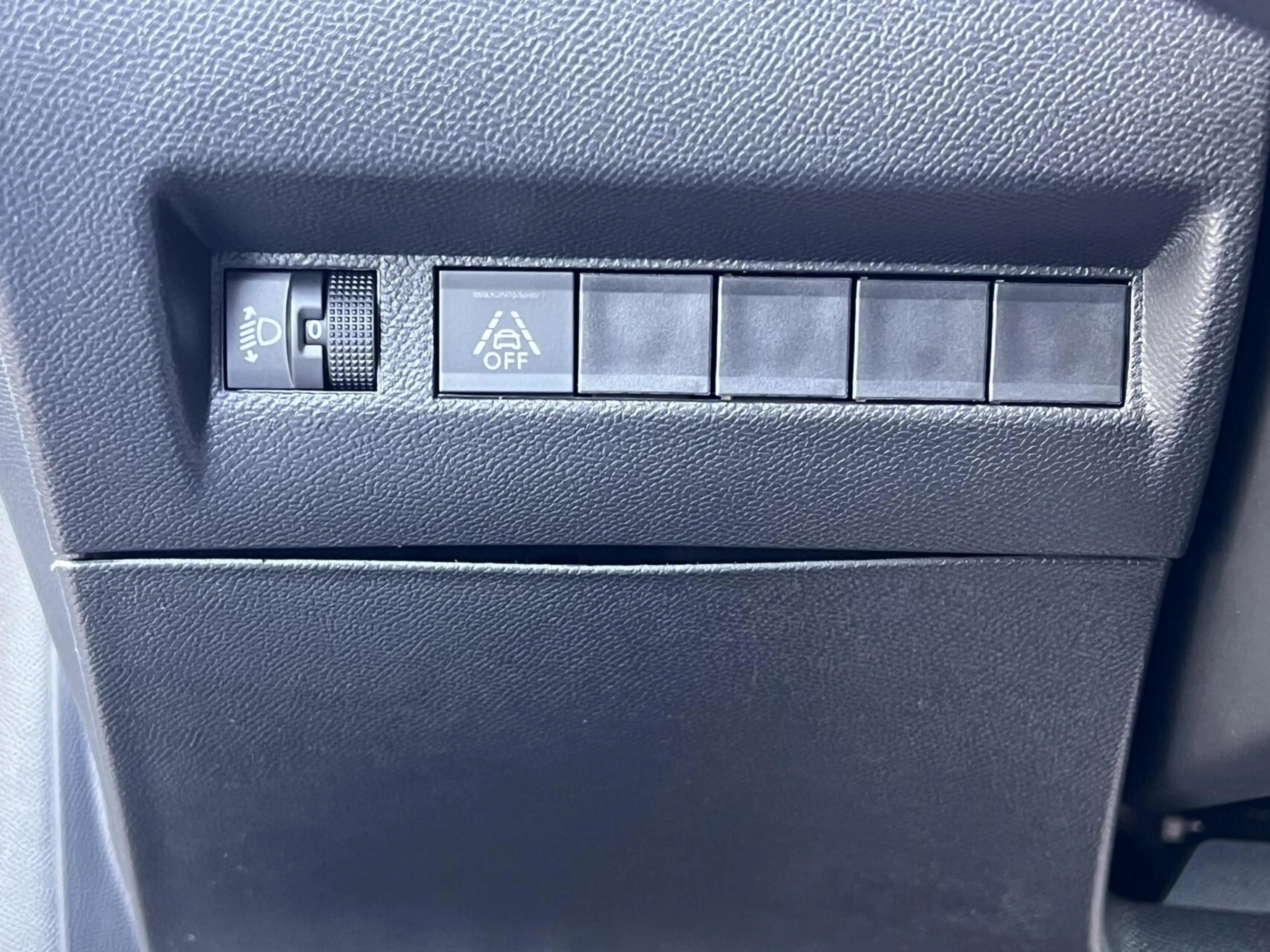 Peugeot 208 1.2 PureTech Allure Pack Full Options Dealer NAP — photo 39