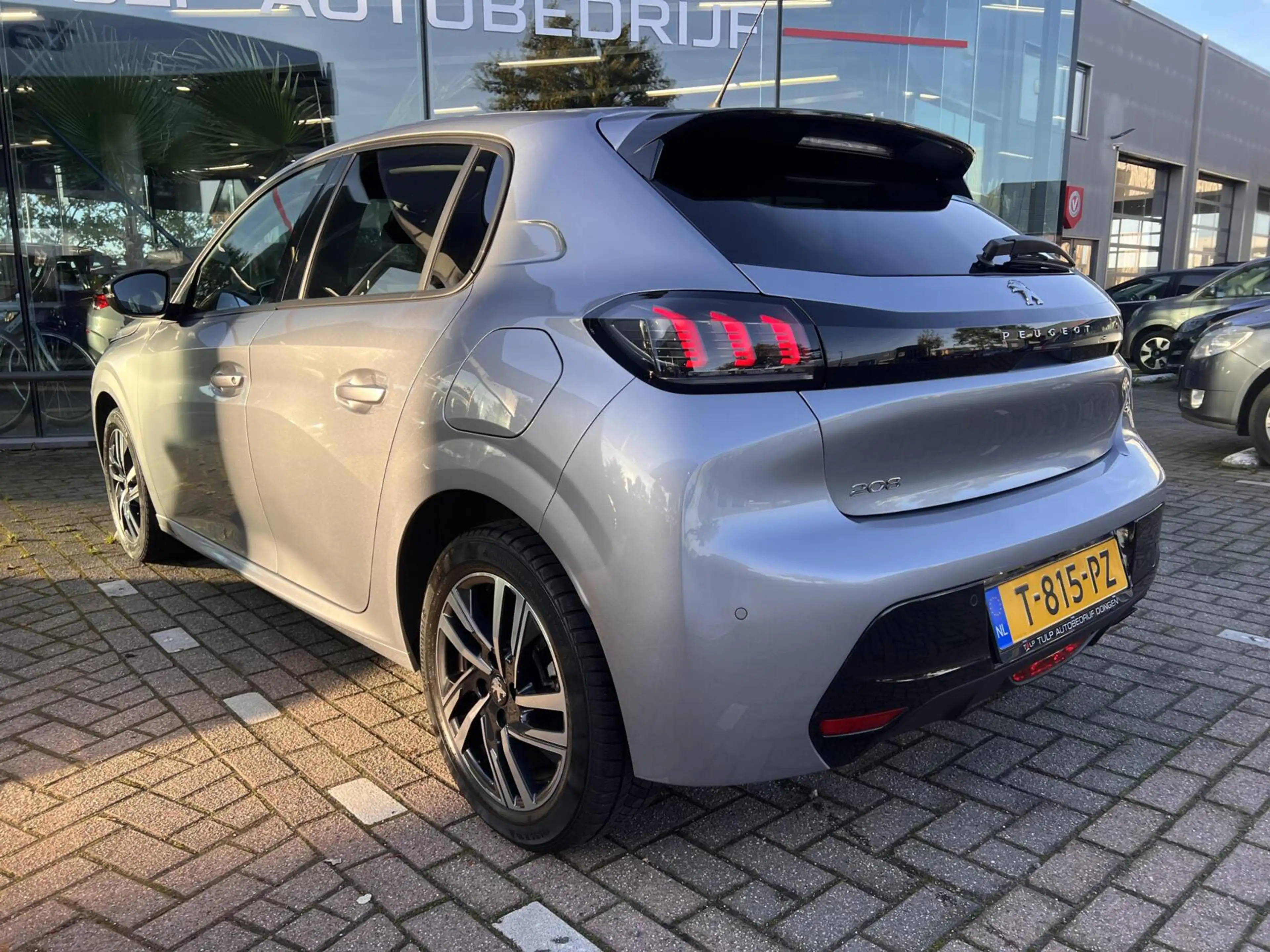Peugeot 208 1.2 PureTech Allure Pack Full Options Dealer NAP — photo 12