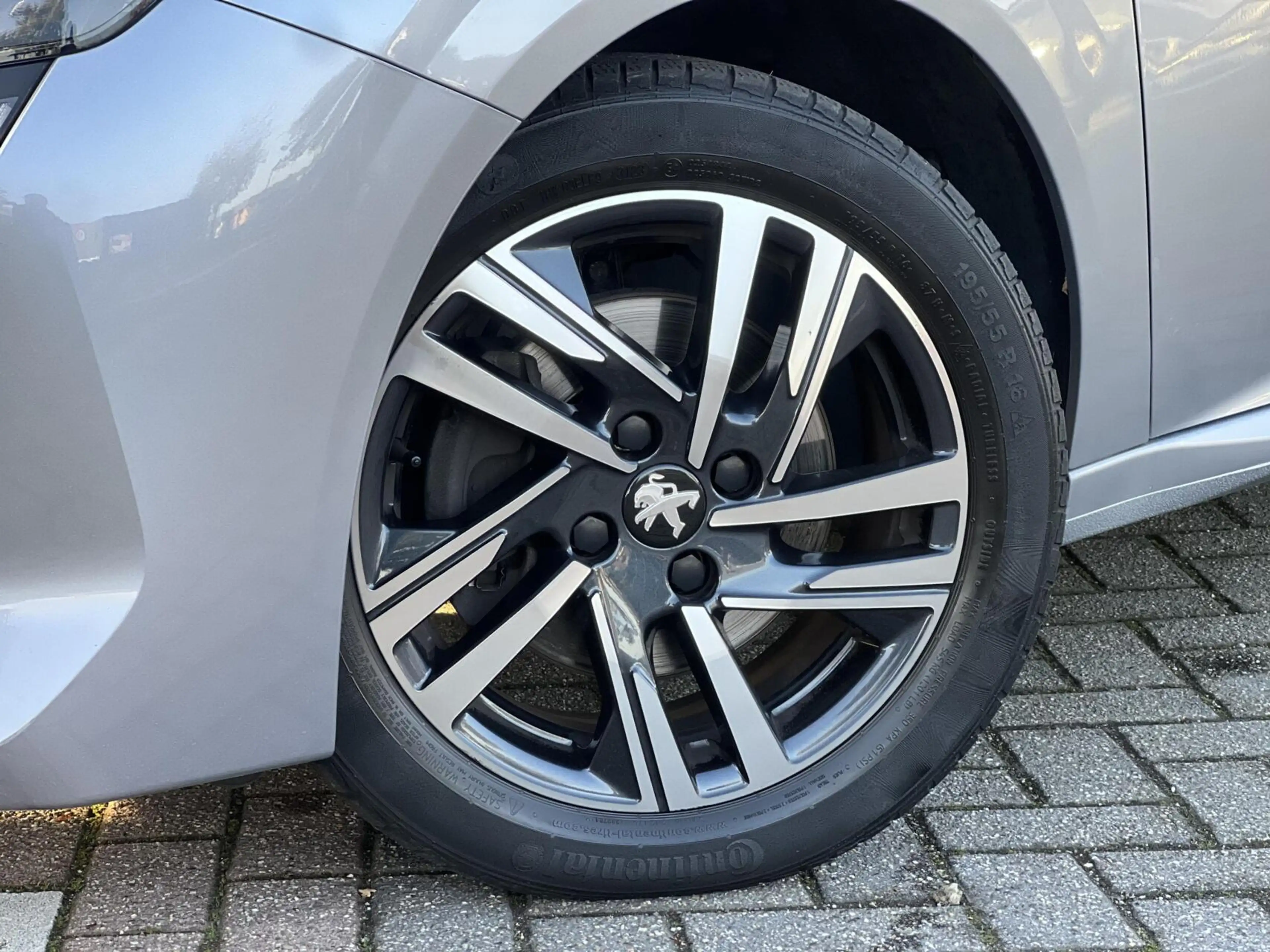Peugeot 208 1.2 PureTech Allure Pack Full Options Dealer NAP — photo 6