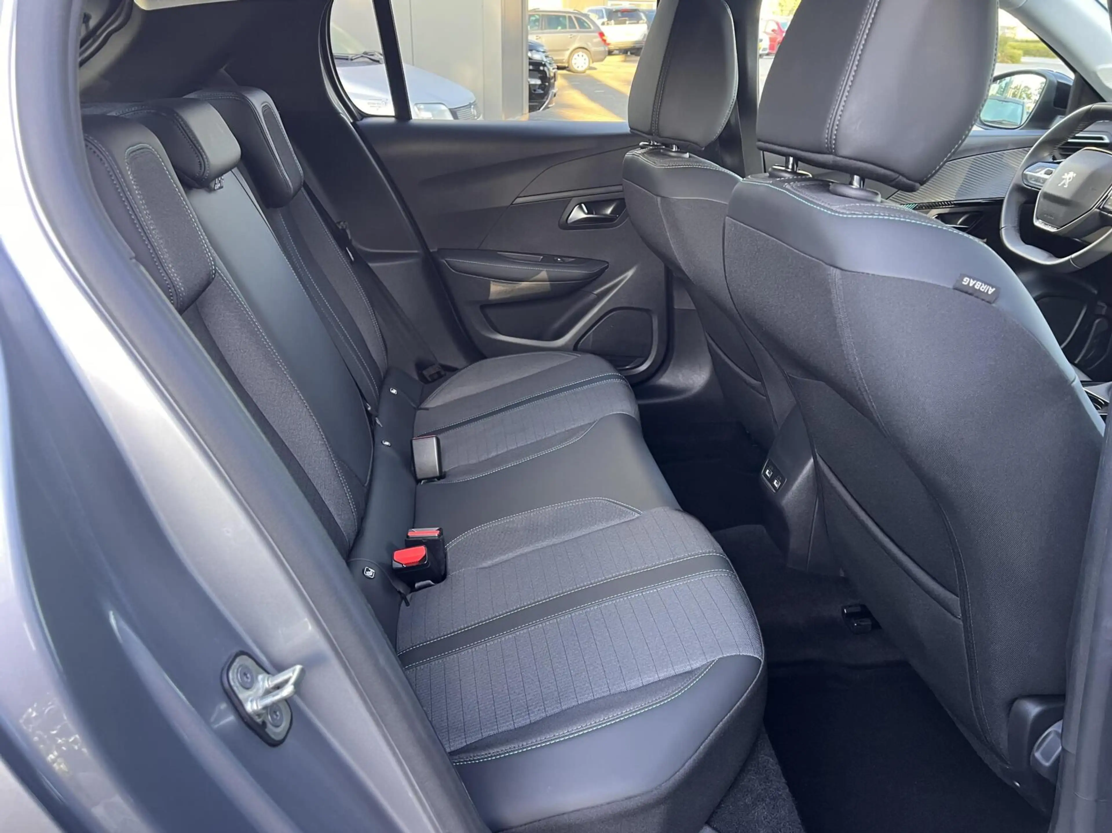 Peugeot 208 1.2 PureTech Allure Pack Full Options Dealer NAP — photo 23