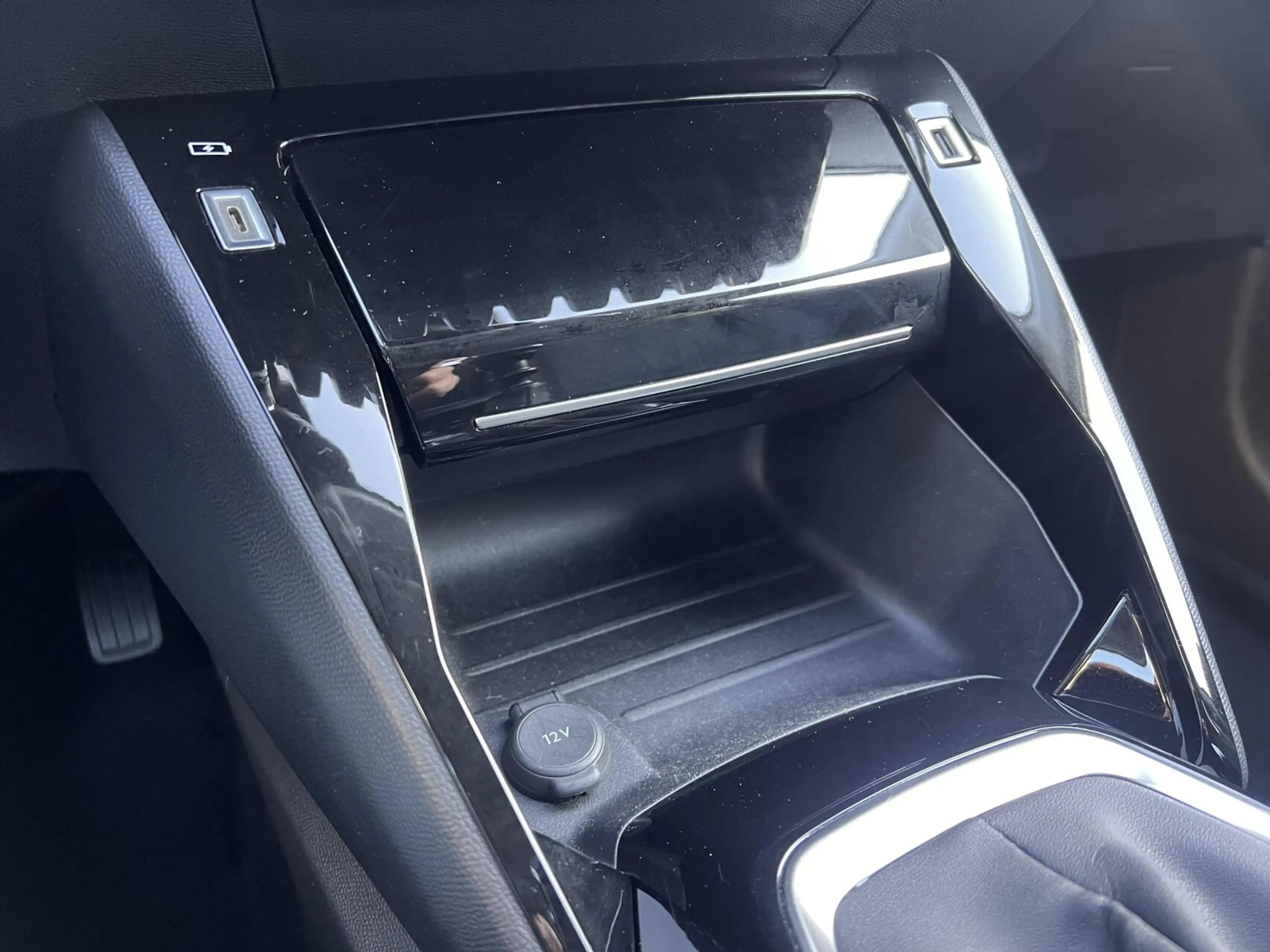 Peugeot 208 1.2 PureTech Allure Pack Full Options Dealer NAP — photo 36