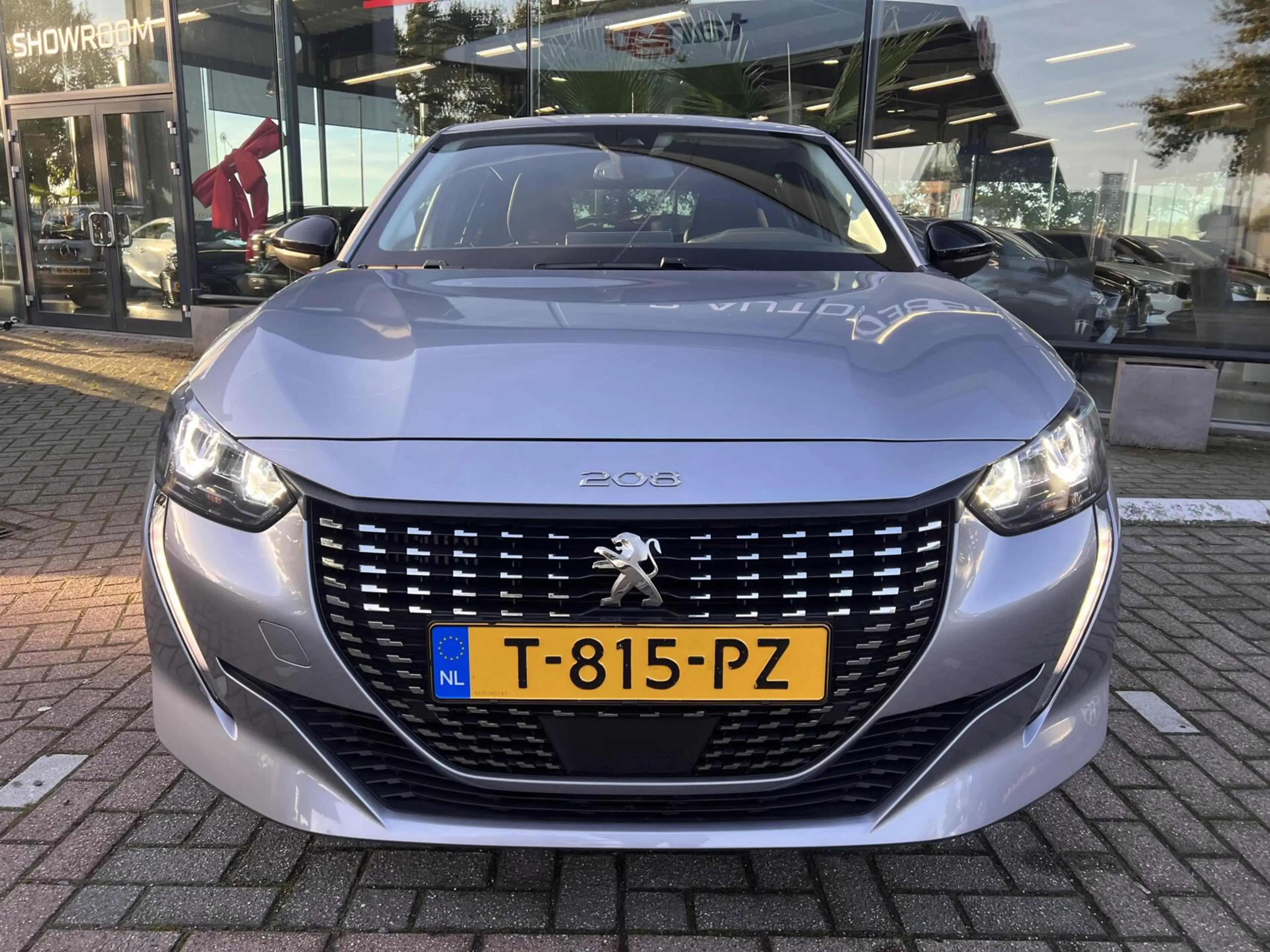 Peugeot 208 1.2 PureTech Allure Pack Full Options Dealer NAP — photo 9