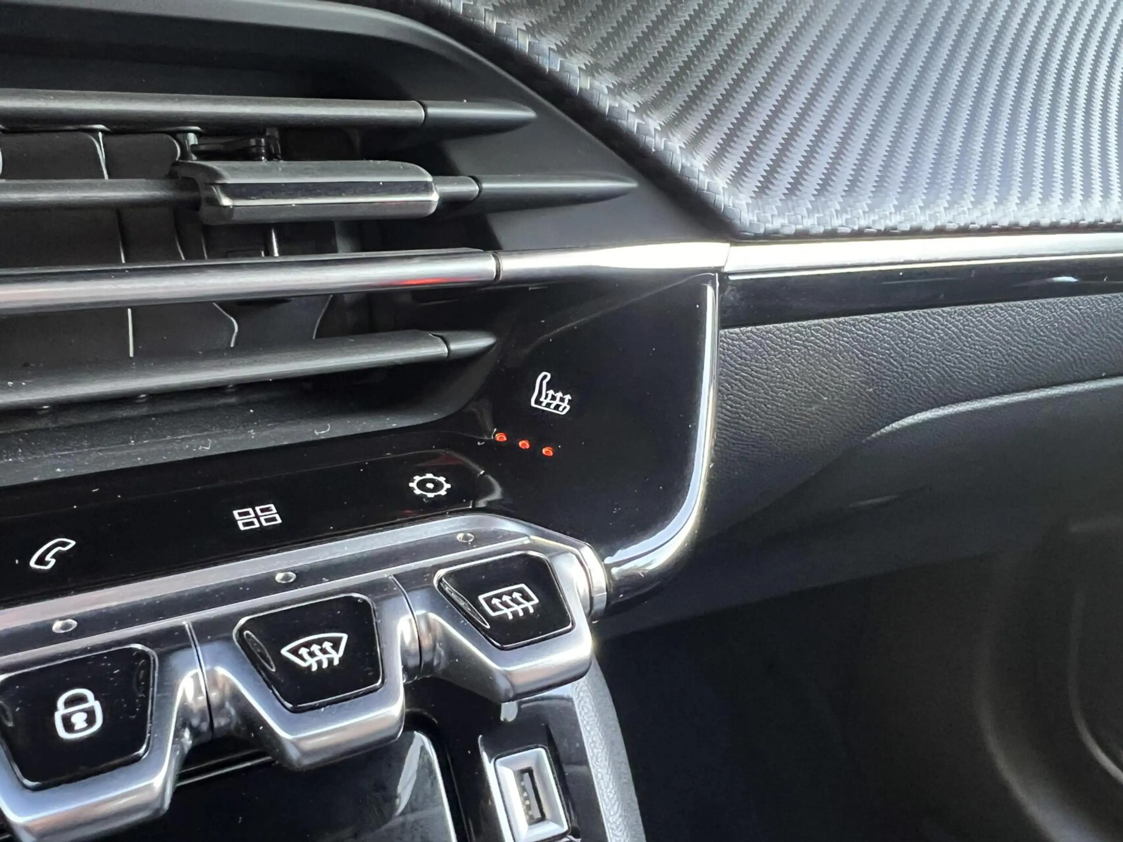 Peugeot 208 1.2 PureTech Allure Pack Full Options Dealer NAP — photo 35