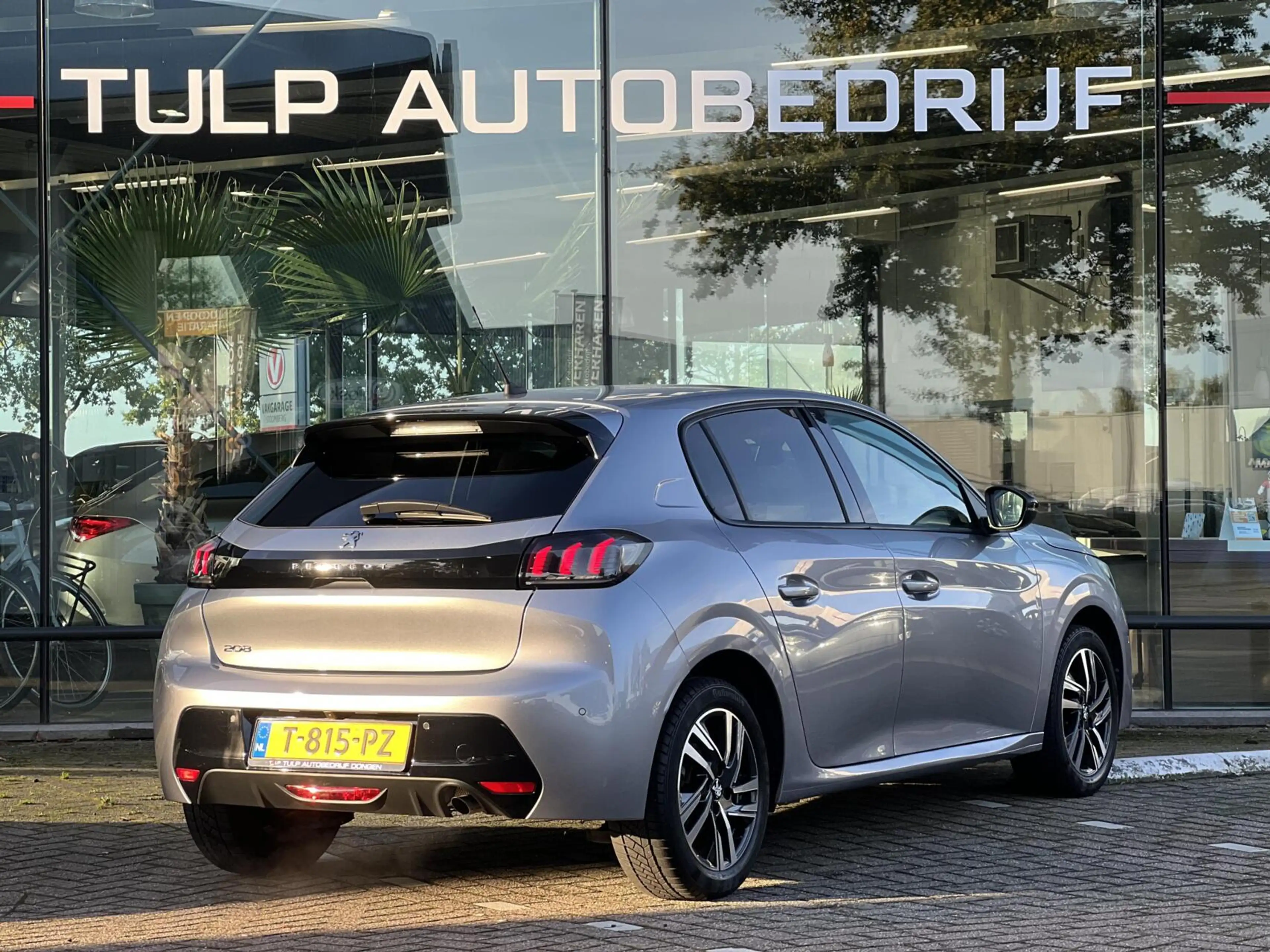 Peugeot 208 1.2 PureTech Allure Pack Full Options Dealer NAP — photo 11