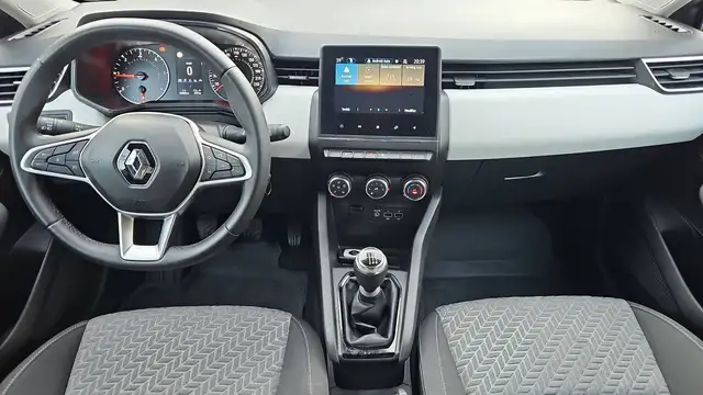 Renault Clio view 11