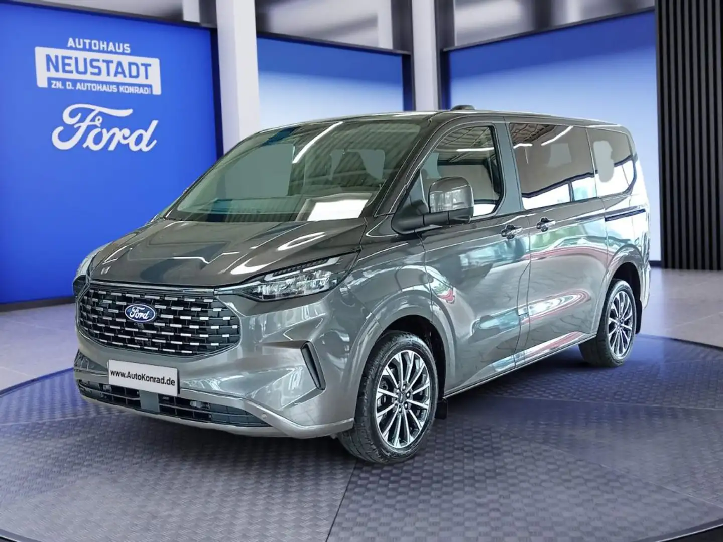 Ford Tourneo Custom 320 L1H1 VA Autm. Titanium X *AHK* Grijs - 1