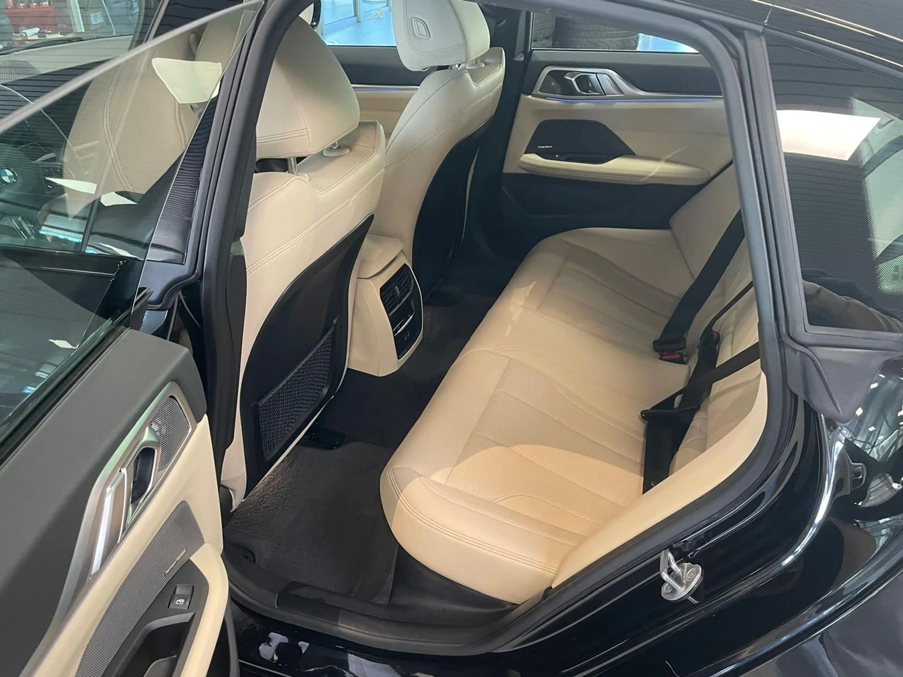 BMW i4 M50 xDrive H&K — photo 15