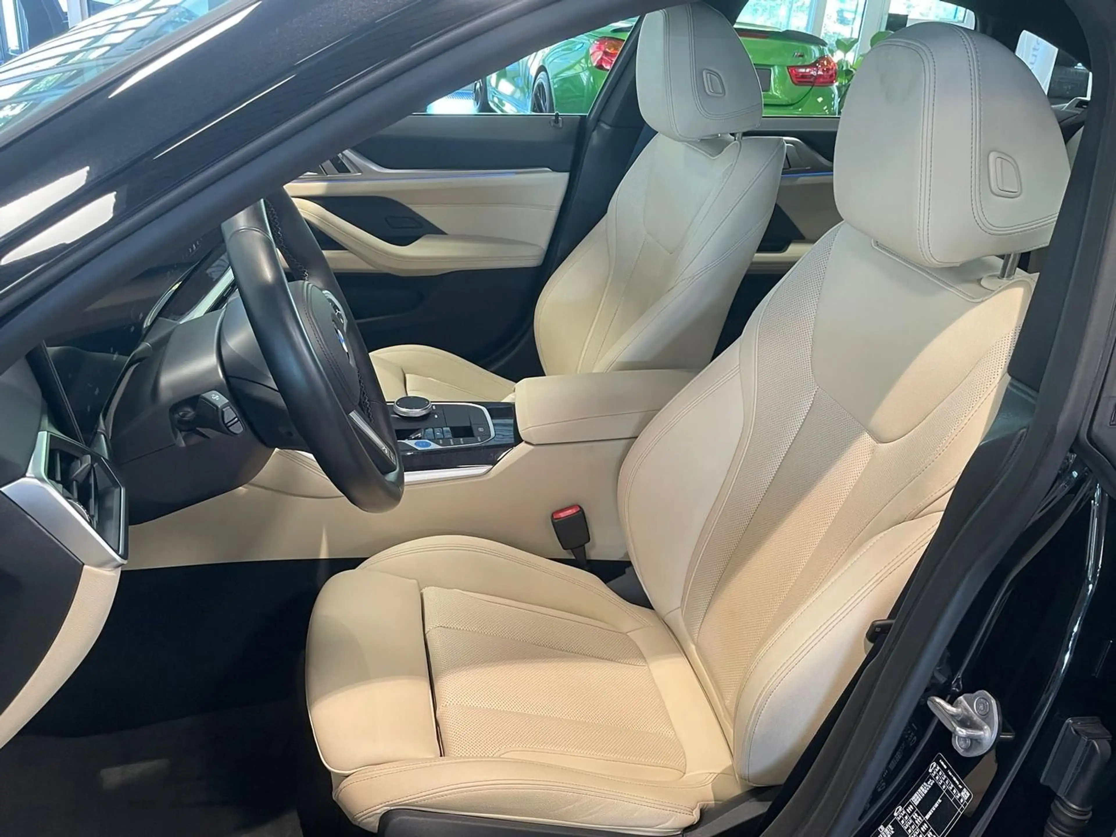 BMW i4 M50 xDrive H&K — photo 9