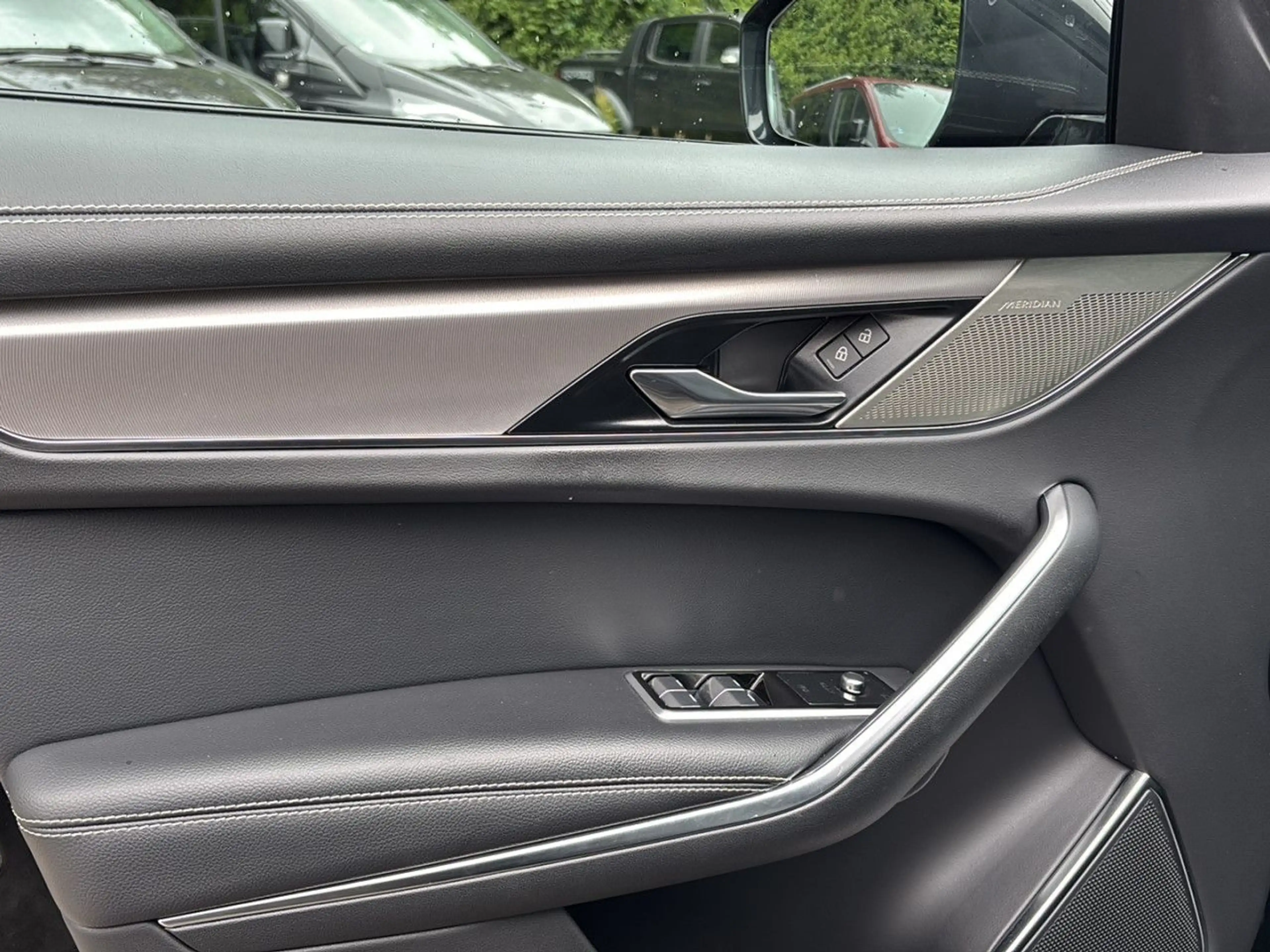 Jaguar F-Pace R-Dynamic S AWD Plug-In Hybrid Bluetooth — photo 9