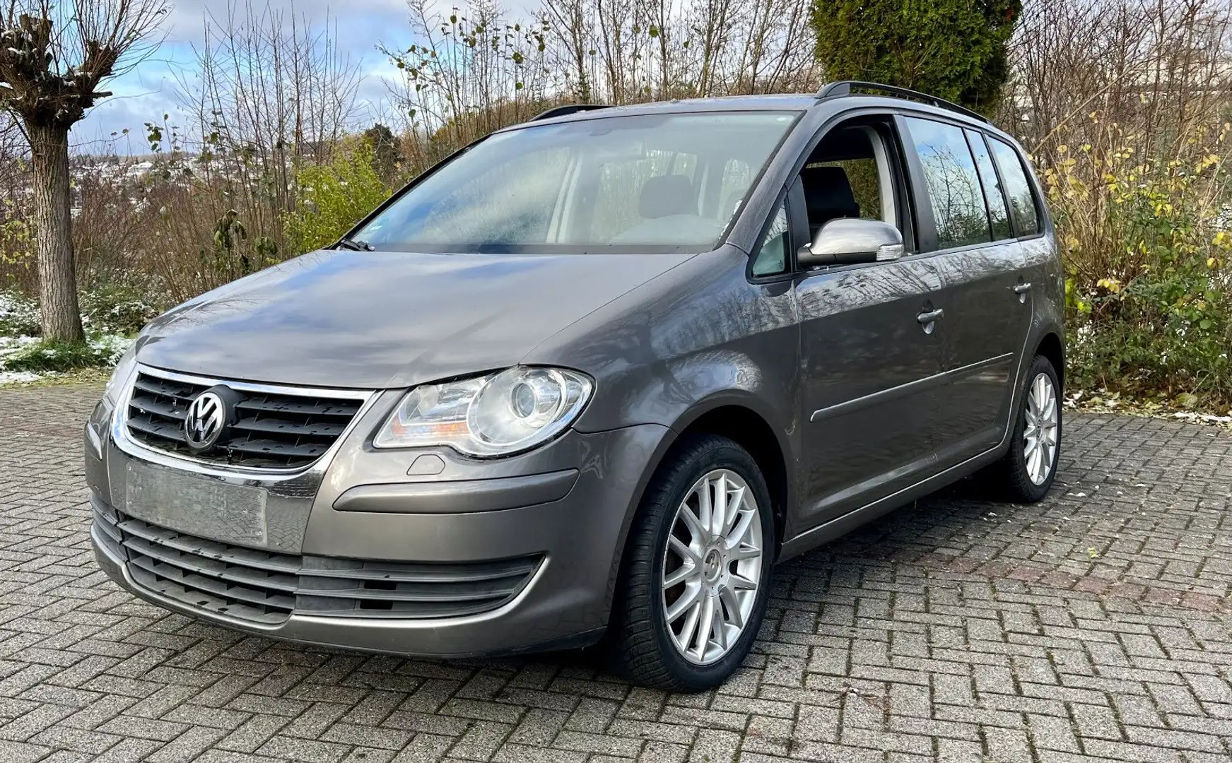 Volkswagen Touran Trendline *NAV* CarPlay* *Kam* AHK* SHZ Grijs - 1