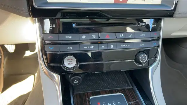 Jaguar XE view 13