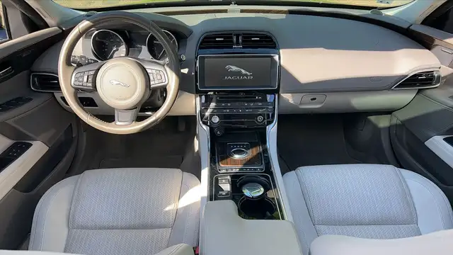 Jaguar XE view 11