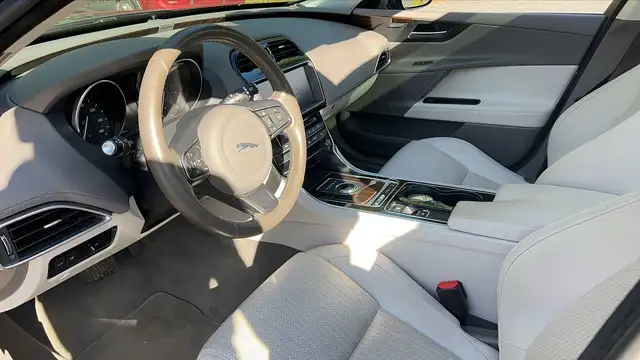 Jaguar XE view 8