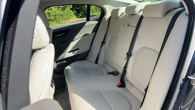Jaguar XE view 9