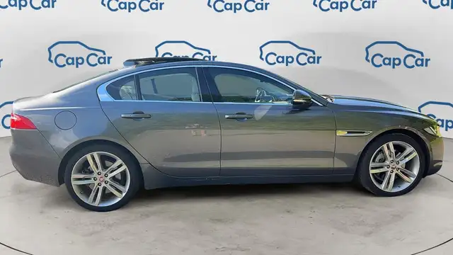 Jaguar XE view 4