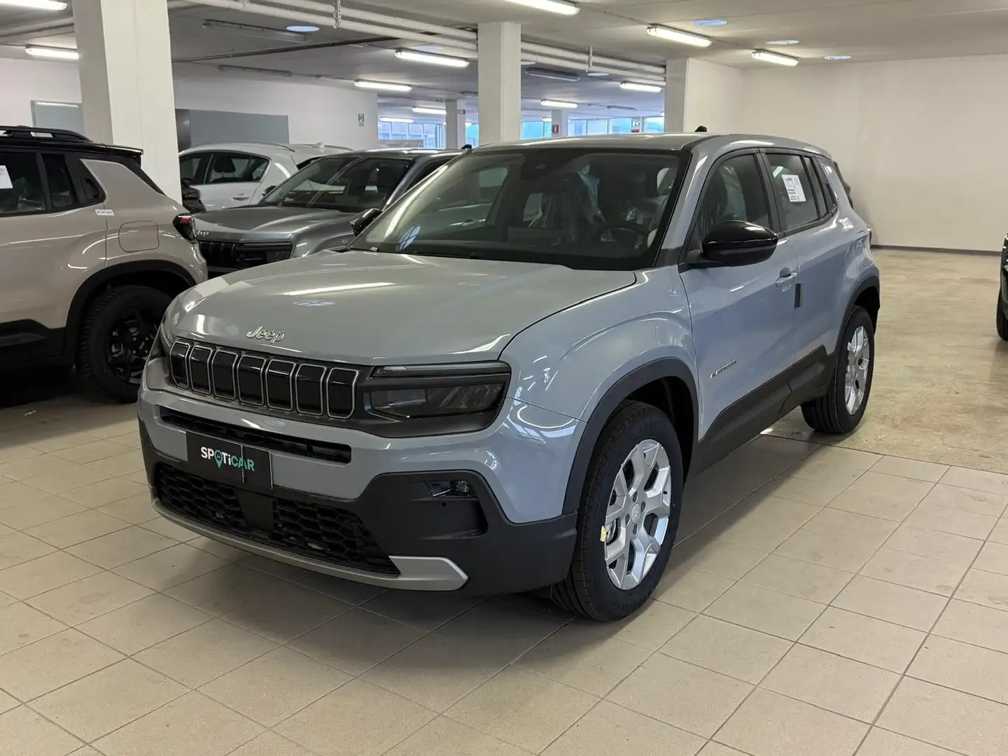 Jeep Avenger Avenger 1.2 Turbo 100 CV Altitude Gris - 2
