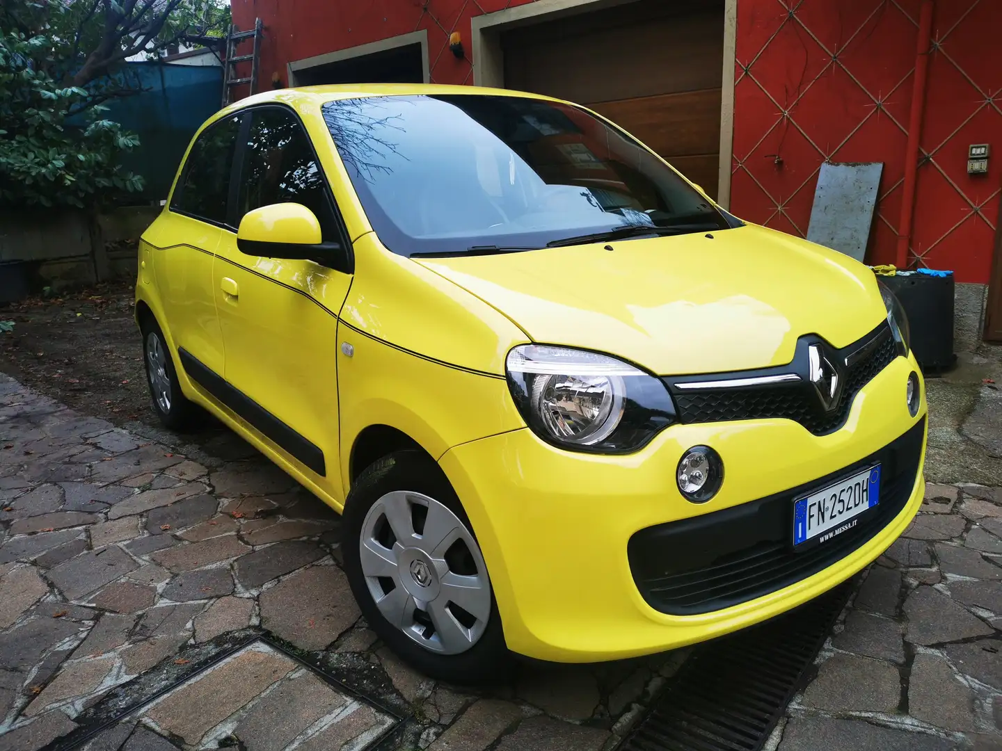 Renault Twingo Twingo III 2014 1.0 sce Zen 69cv edc Giallo - 2