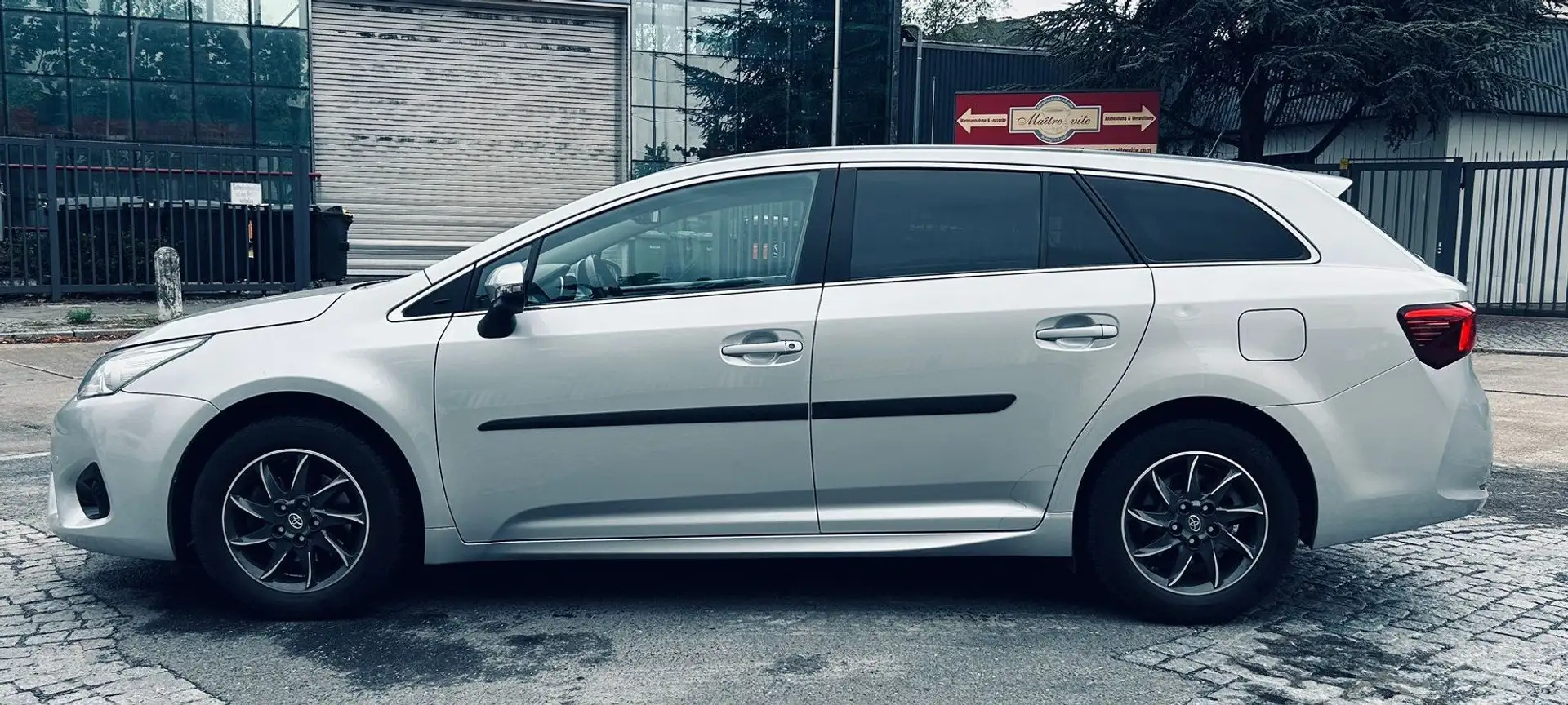 Toyota Avensis Business Edition Gris - 2